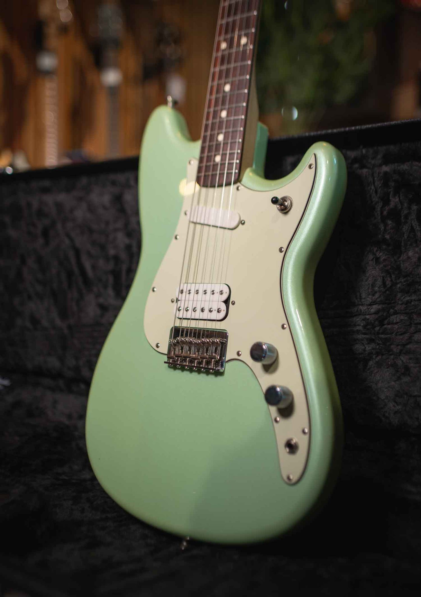 Fender Offset Series Duosonic HS Surf Pearl usada año 2017 (incluye hard case) - Guitarra eléctrica
