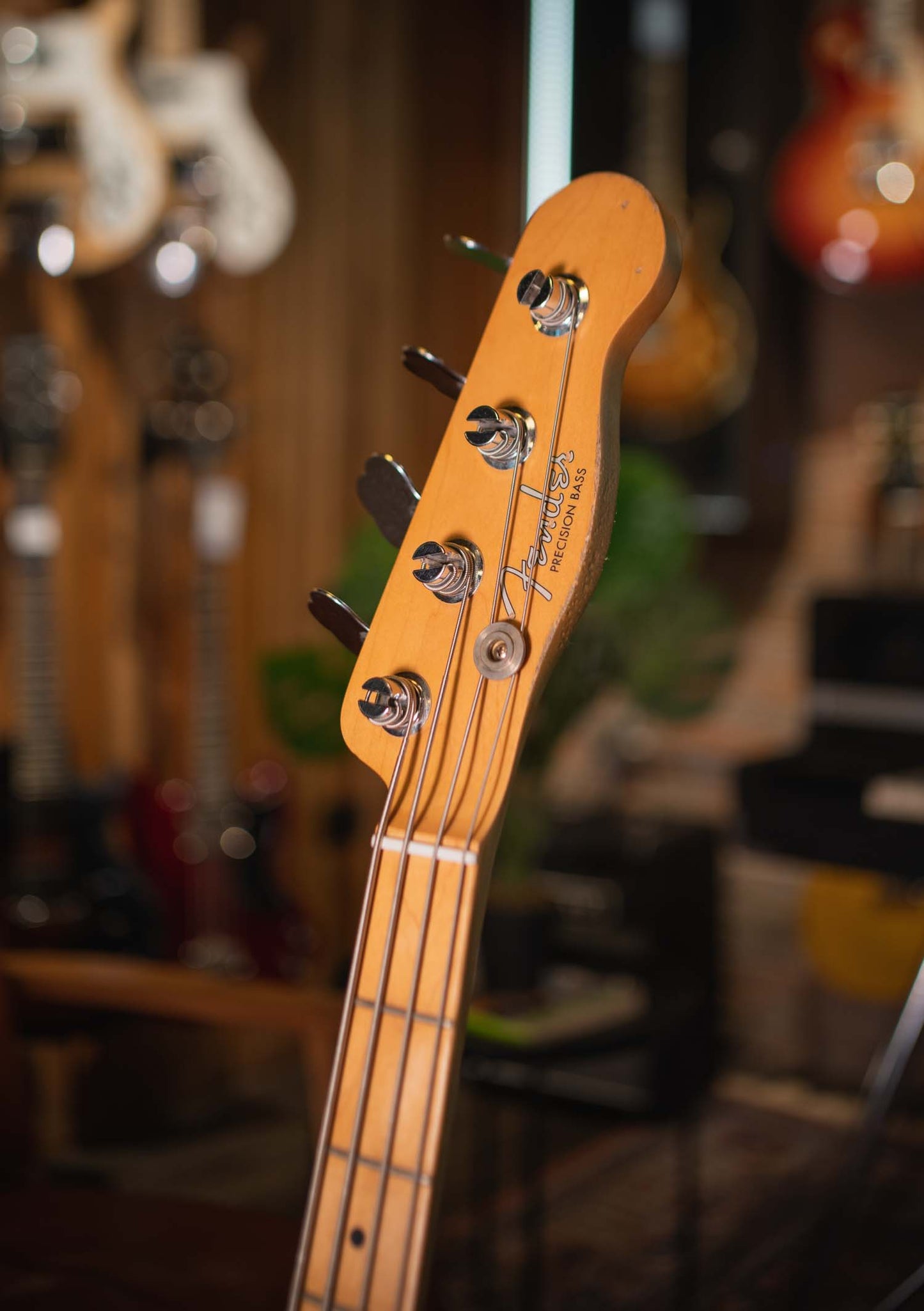 Fender Precision Bass Road Worn Mike Dirnt (Green Day) color White Blonde usado año 2018 - Bajo eléctrico