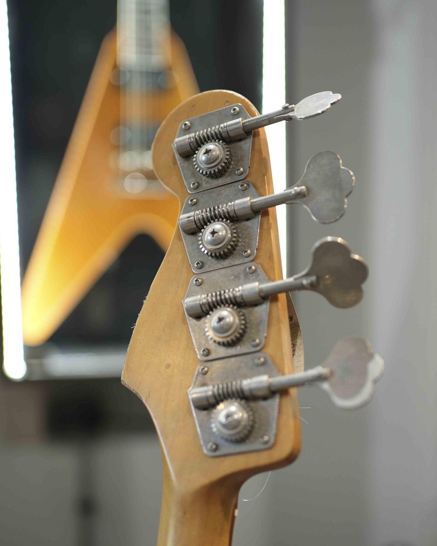 Fender 60th Anniversary Road Worn Jazz Bass usado año 2020 Olympic White (incluye Soft case Mono) - Bajo eléctrico