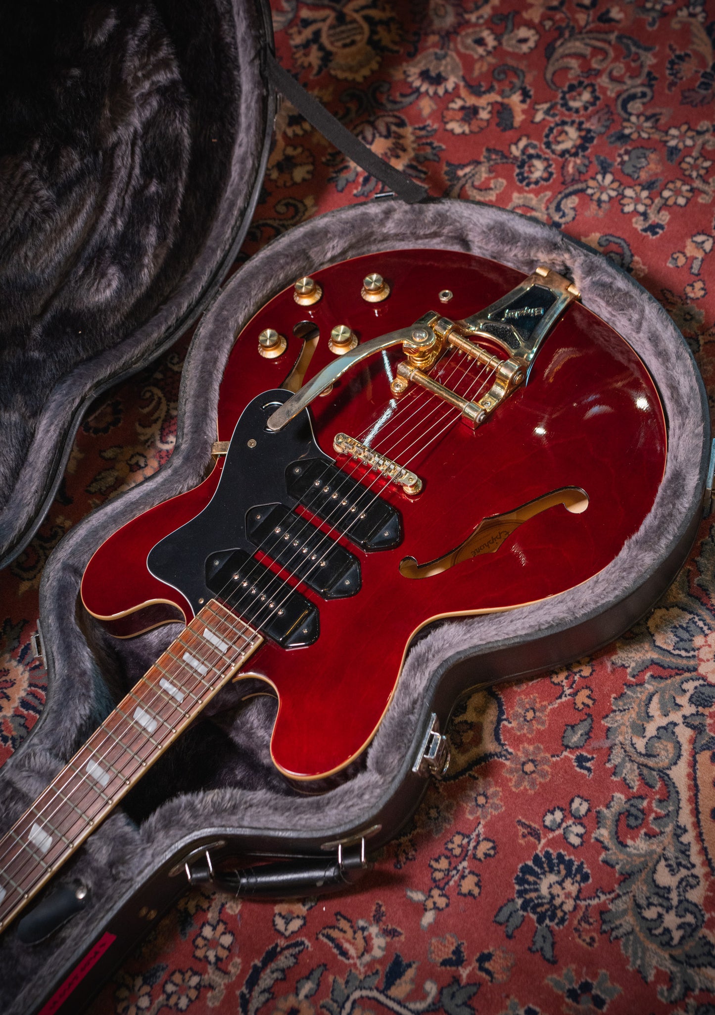 Epiphone Riviera P93 Wine Red usada año 2011 (incluye hardcase) - Guitarra eléctrica