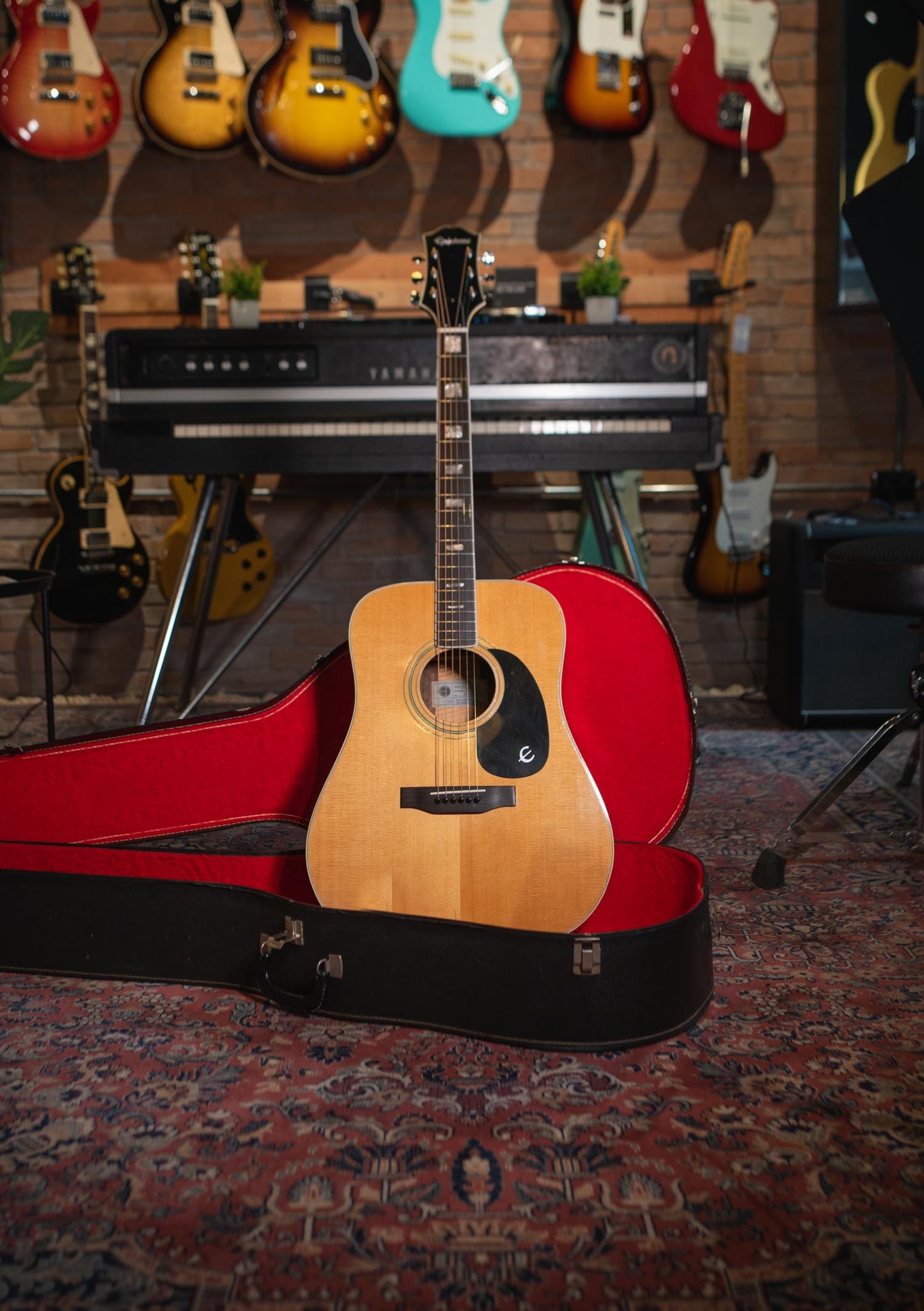 Epiphone FT550 usada (incluye hard case) Made in Japan - Guitarra acústica