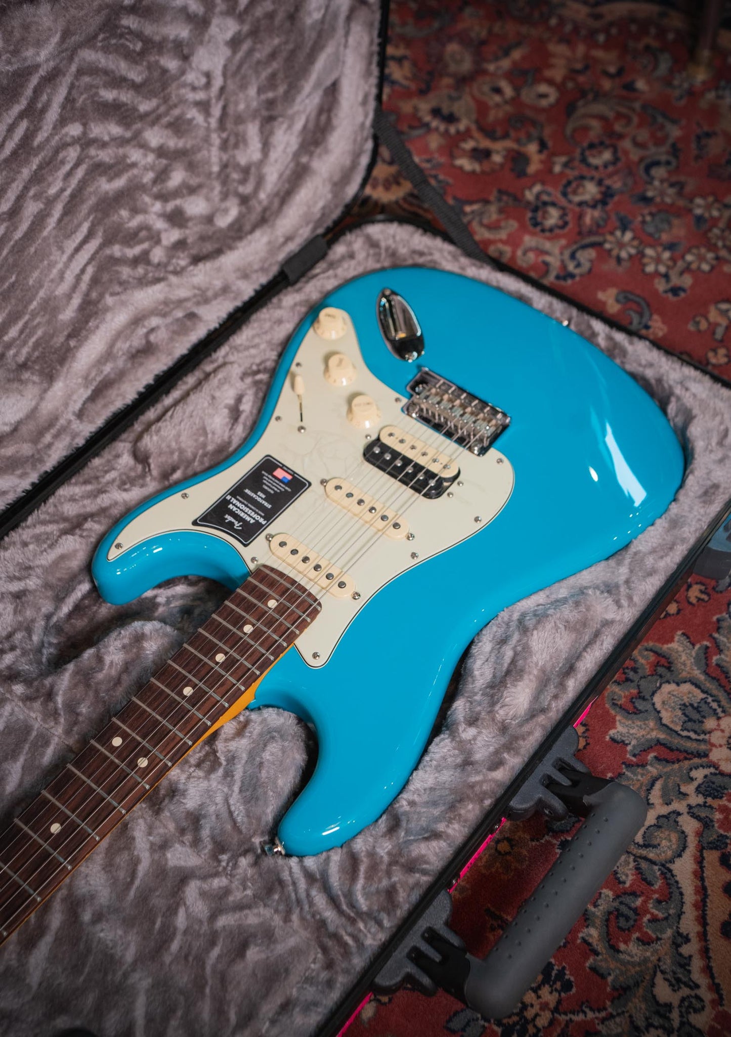 Fender American Professional II Stratocaster® HSS Miami Blue Nueva año 2025 (incluye hardcase) - Guitarra eléctrica