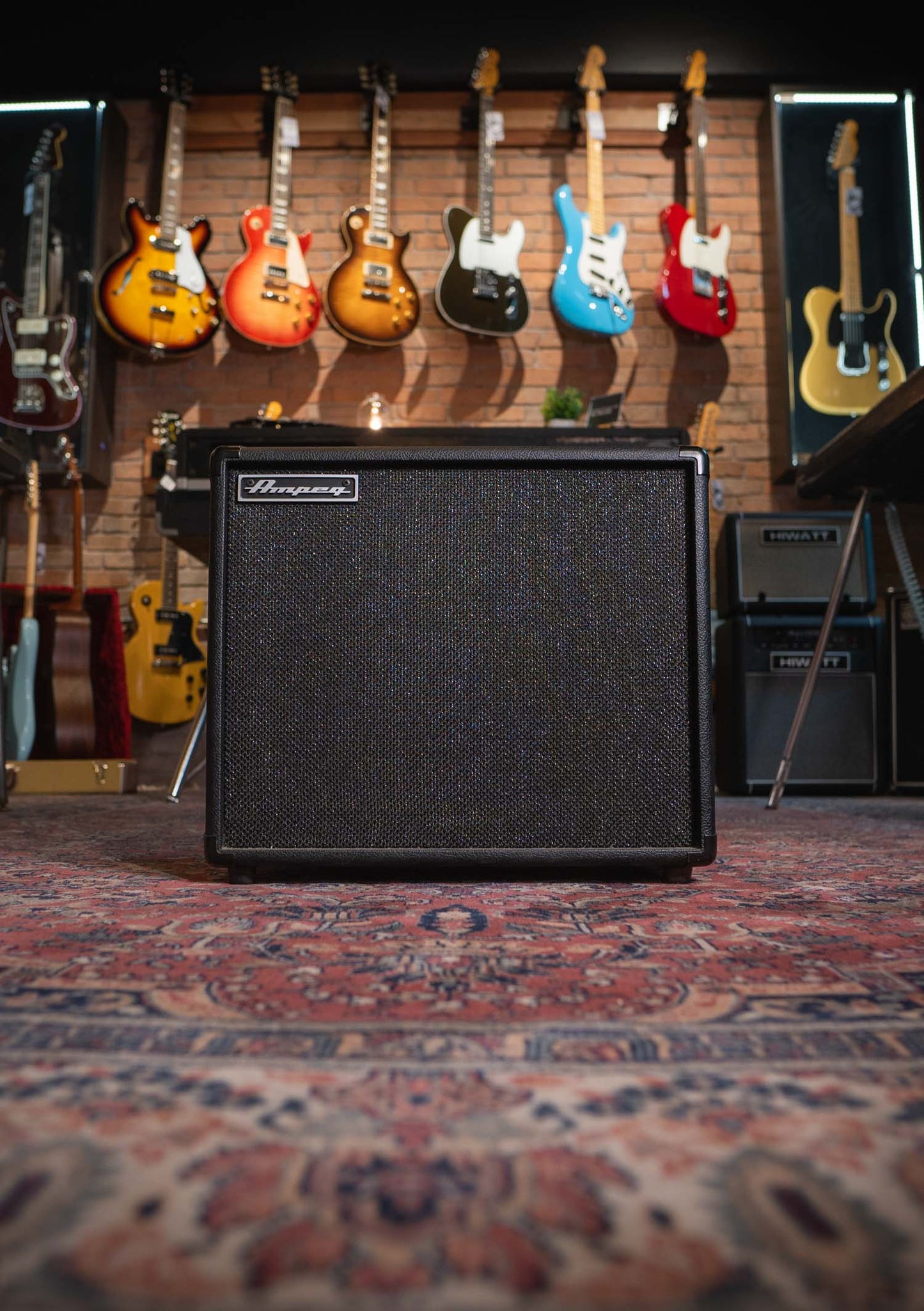 Gabinete Ampeg GVT-112E usado