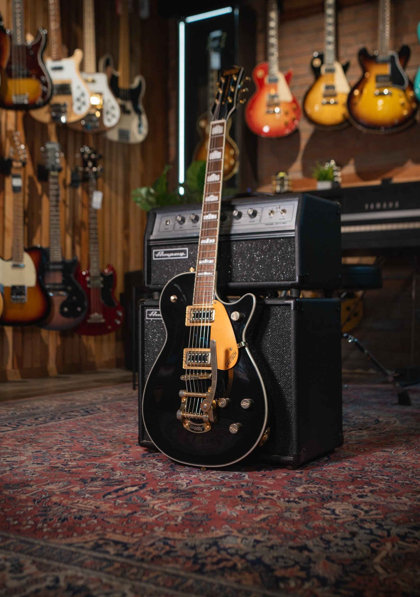 Gretsch G5435T-G Limited Electromatic Pro Jet with Bigsby In Black Gold Hardware usada año 2016 (incluye funda) - Guitarra eléctrica