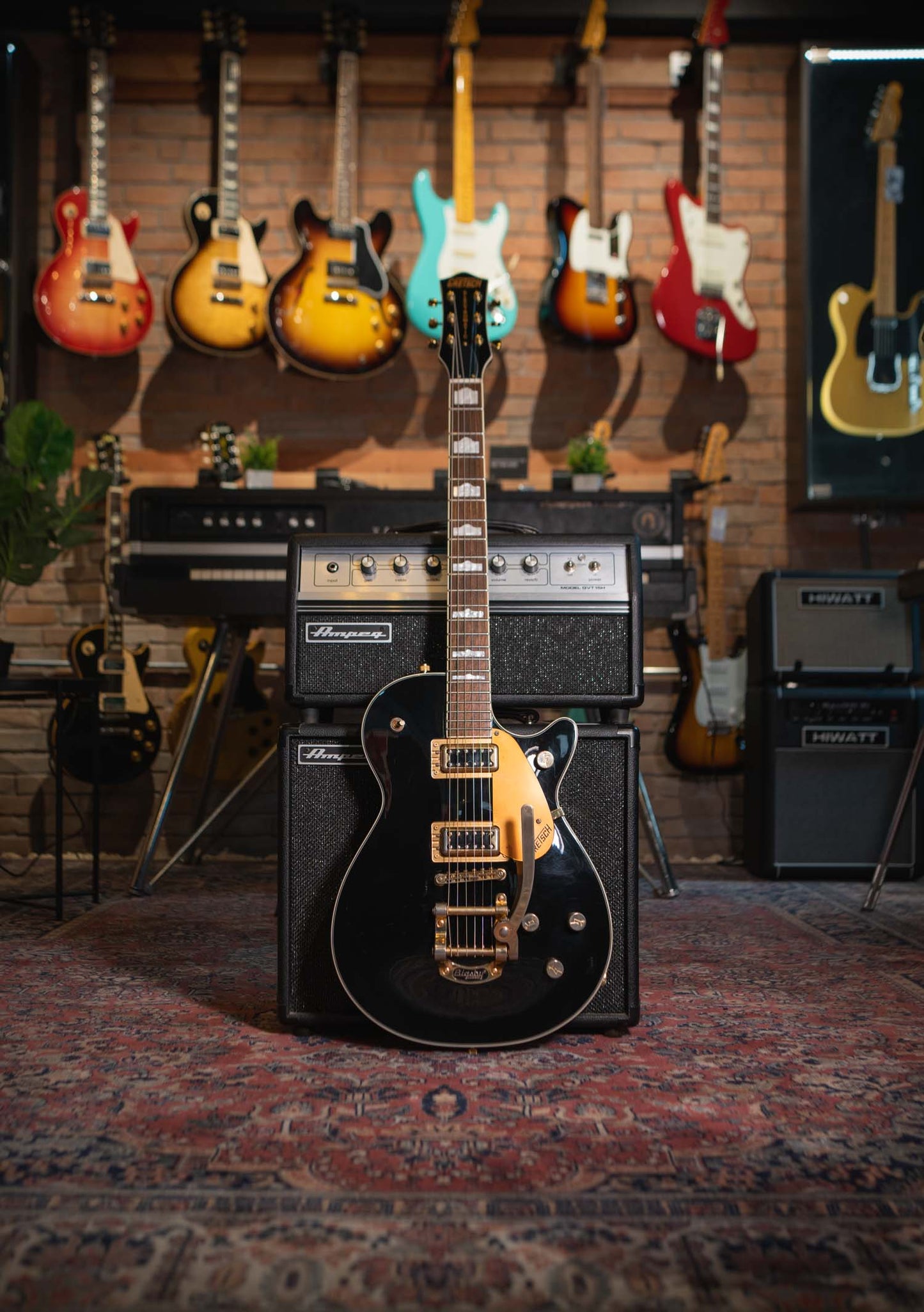 Gretsch G5435T-G Limited Electromatic Pro Jet with Bigsby In Black Gold Hardware usada año 2016 (incluye funda) - Guitarra eléctrica