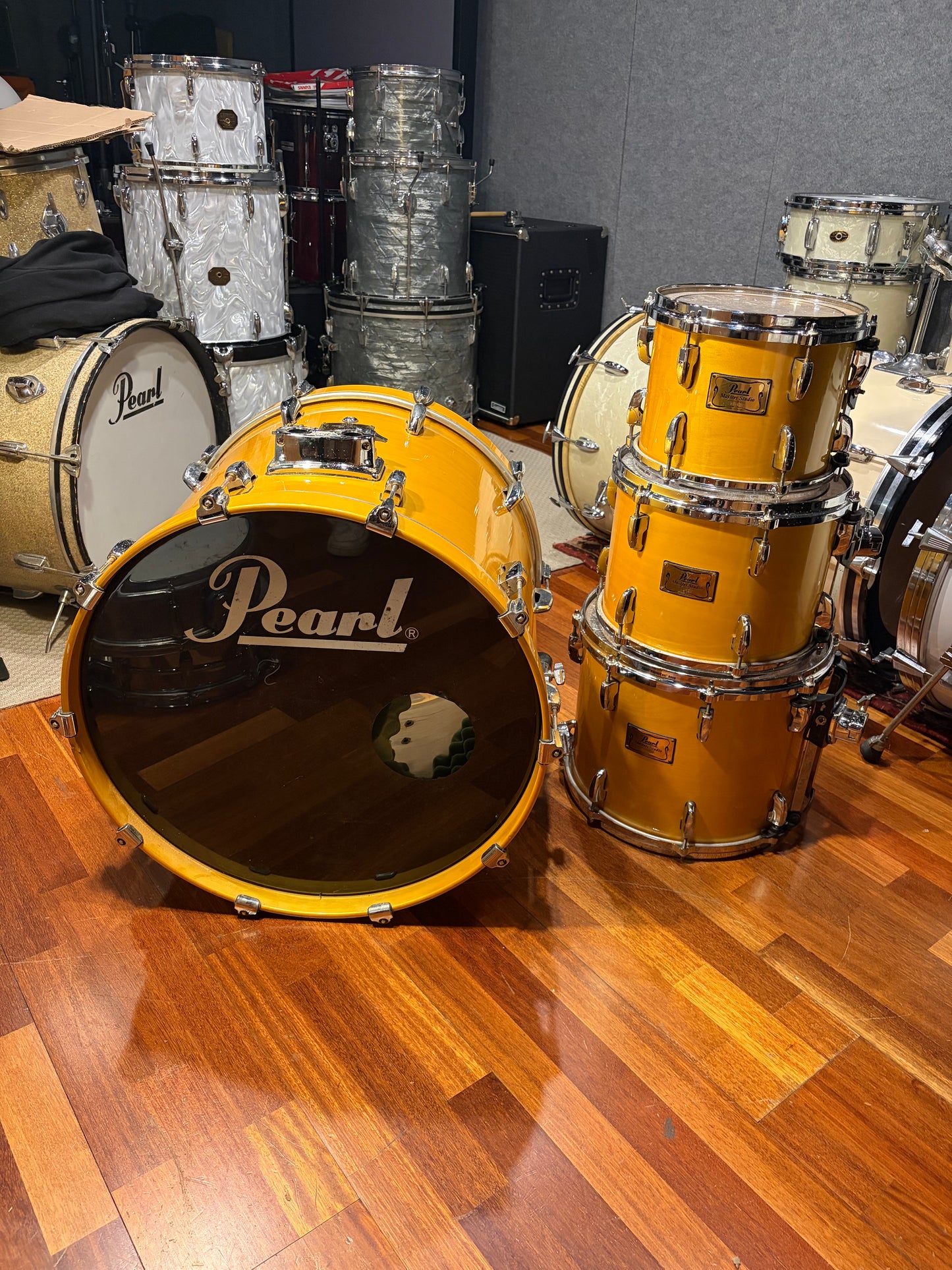 Pearl Master Studio Birch Shell 10 x 12 x 14 x 22 Antique Gold usada - Batería acústica