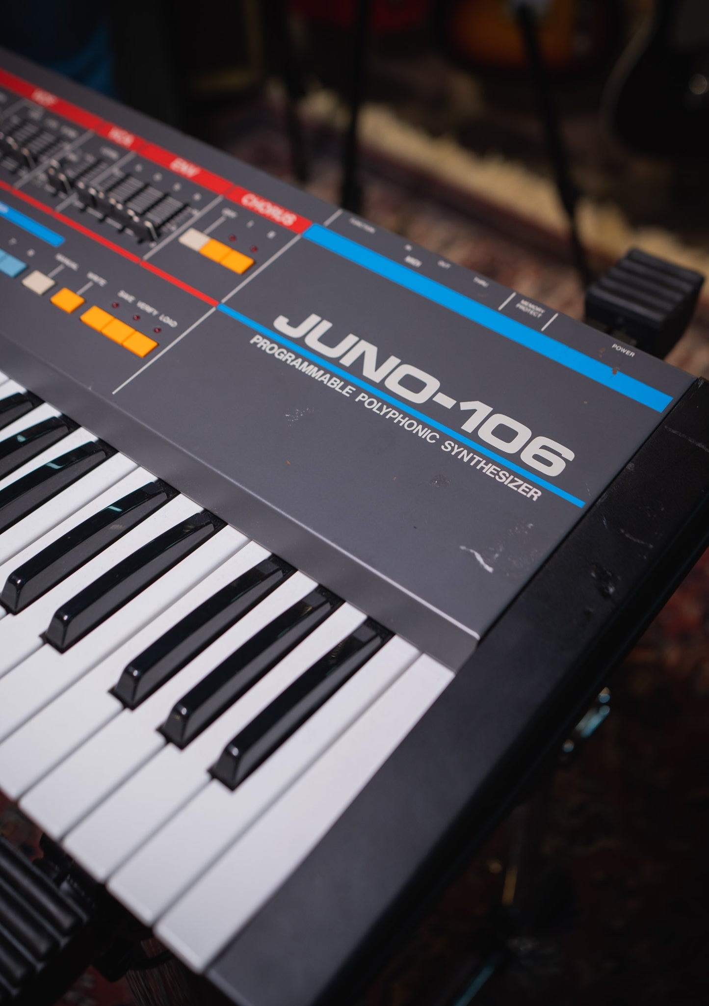 Roland Juno-106 (110v) Clásico usado (incluye funda) -Sintetizador