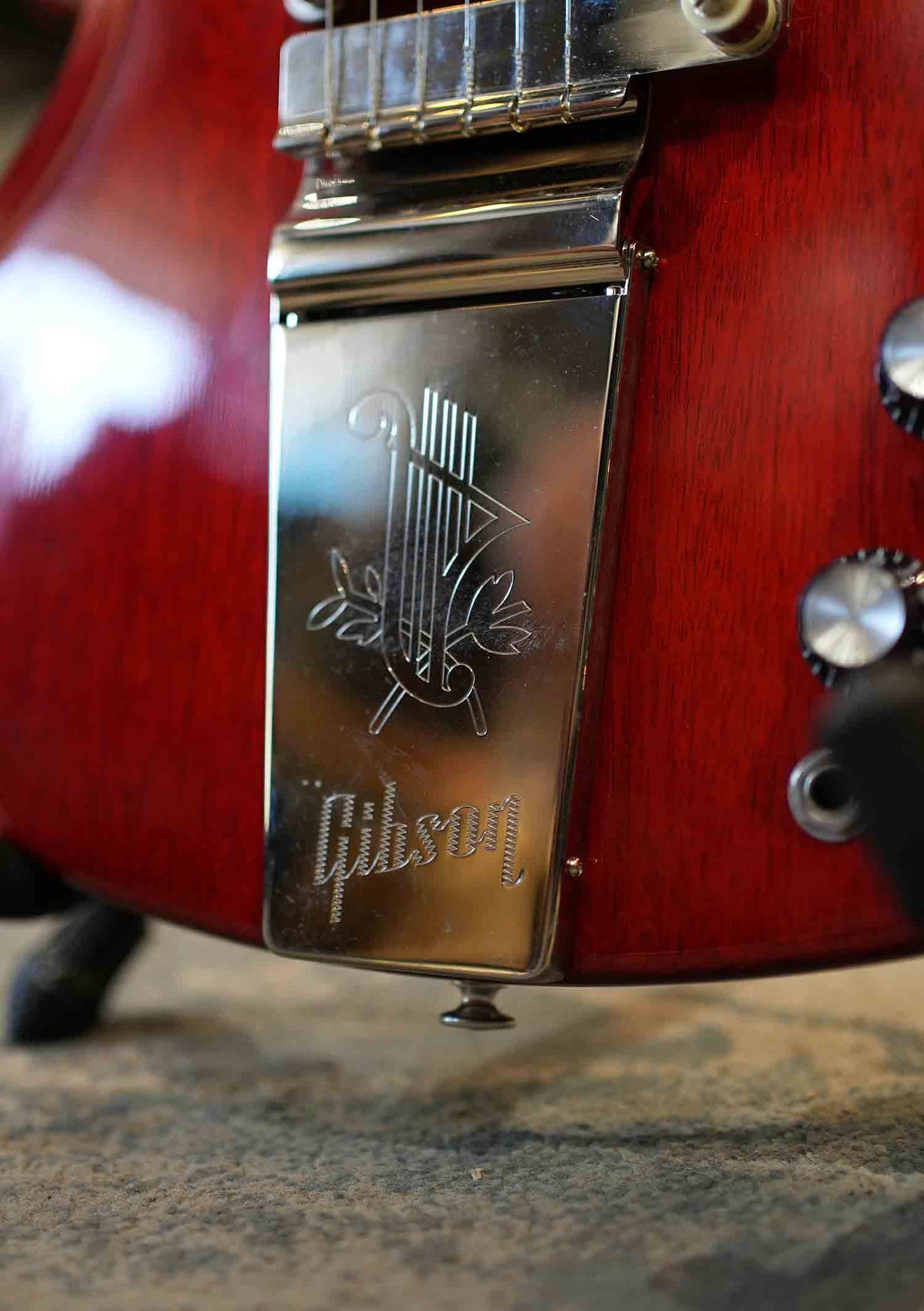 Guitarra eléctrica Gibson SG Standard ´61 Maestro Vibrola Vintage Cherry usada año 2022