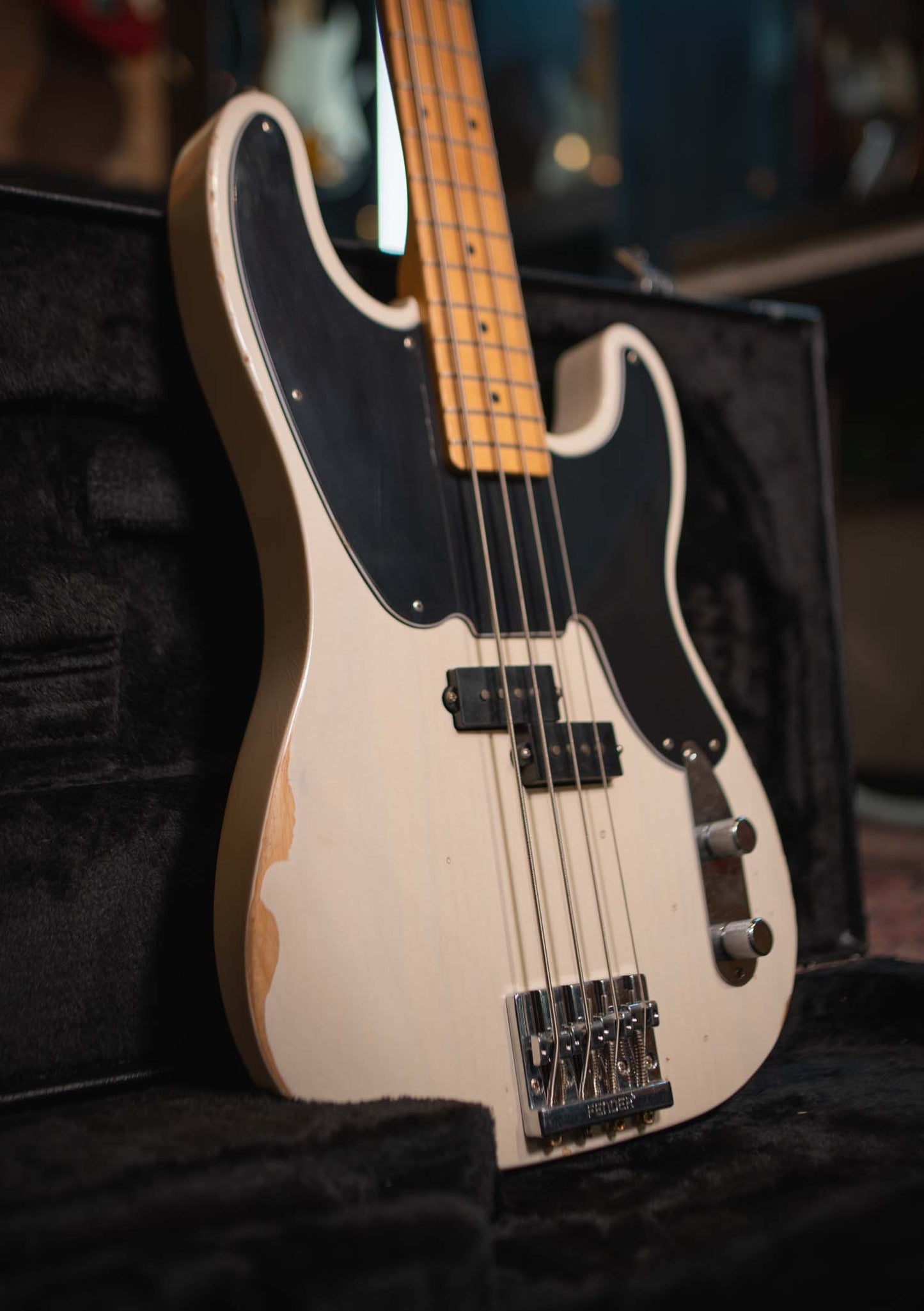 Fender Precision Bass Road Worn Mike Dirnt (Green Day) color White Blonde usado año 2018 - Bajo eléctrico