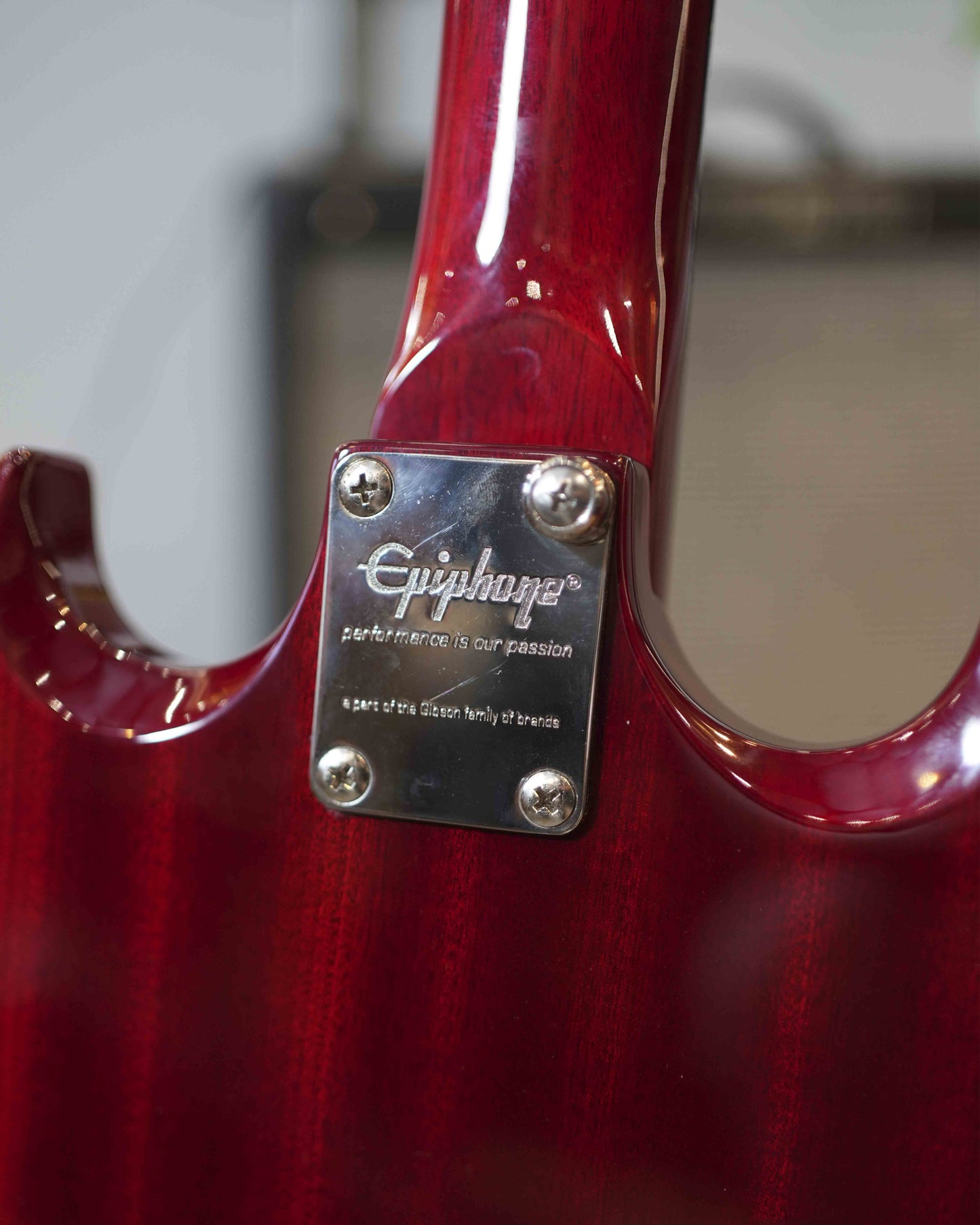 Epiphone EB-0 cherry incluye case Epiphone - made in Indonesia (usado) - Bajo eléctrico