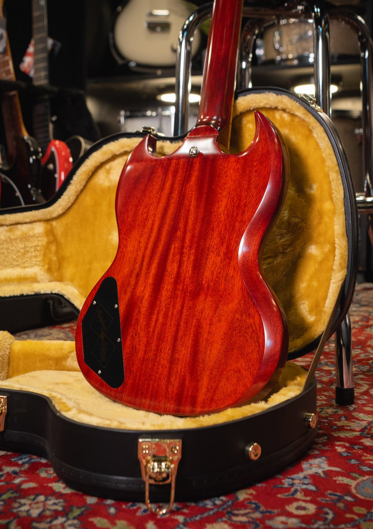 Epiphone Inspired by Gibson Custom 1964 SG Standard Reissue Maestro Vibrola Cherry Red usada año 2024 (incluye hardcase) - Guitarra eléctrica