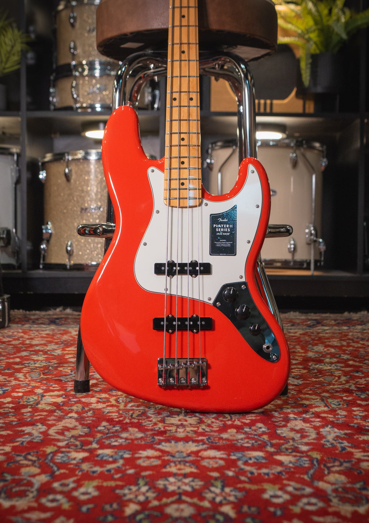 Fender Player II Jazz Bass - Coral Red Maple usado año 2025 (incluye funda) - Bajo eléctrico