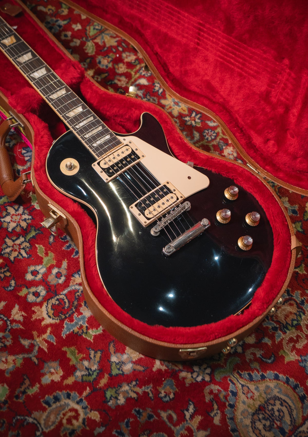 Gibson Classic Ebony Les Paul usada año 2019 (incluye hardcase) - Guitarra eléctrica