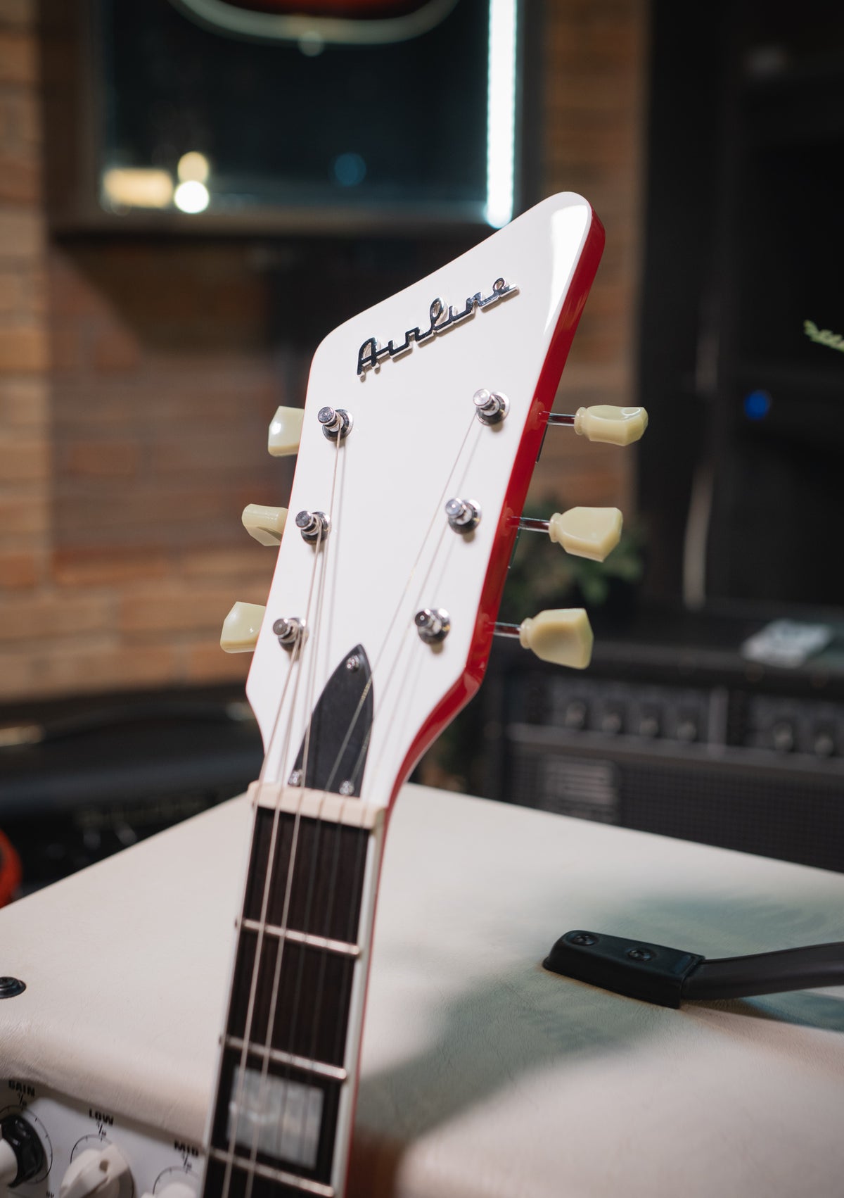 Airline Guitars Jetsons '59 3P DLX Red (incluye funda) - Guitarra eléctrica