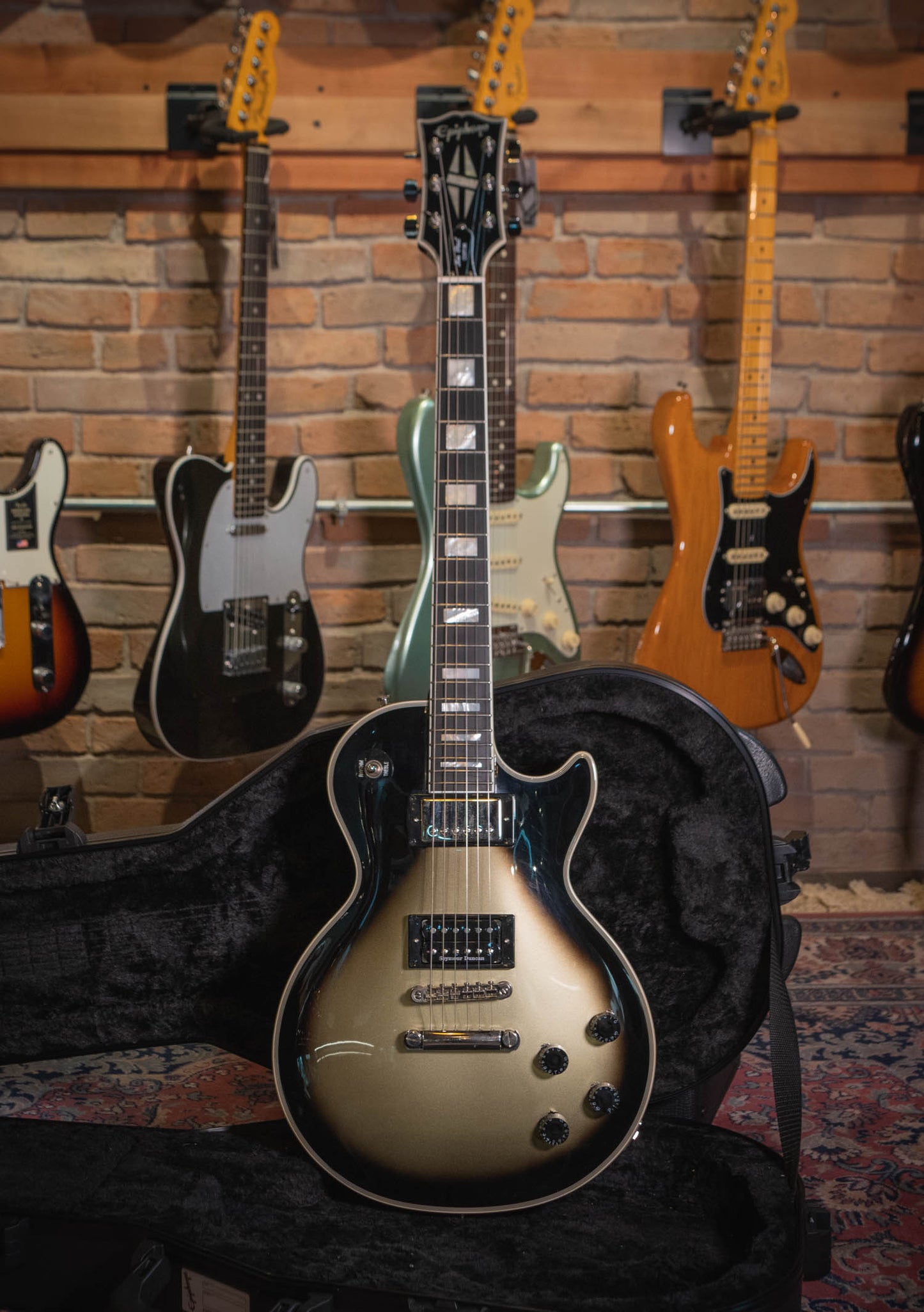 Epiphone Inspired by Gibson Custom Les Paul Custom Adam Jones Silver Burst semi nuevo año 2024 (incluye hardcase) - Guitarra eléctrica