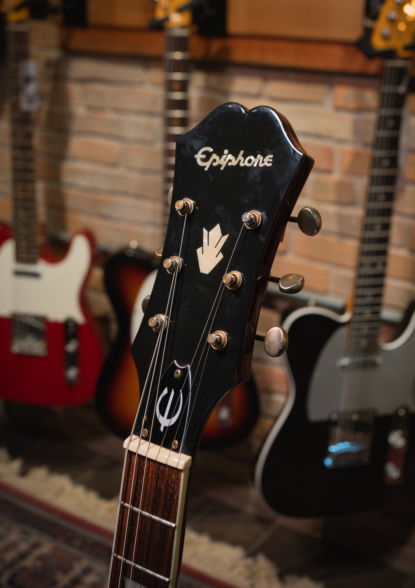 Epiphone Riviera P93 Wine Red usada año 2011 (incluye hardcase) - Guitarra eléctrica