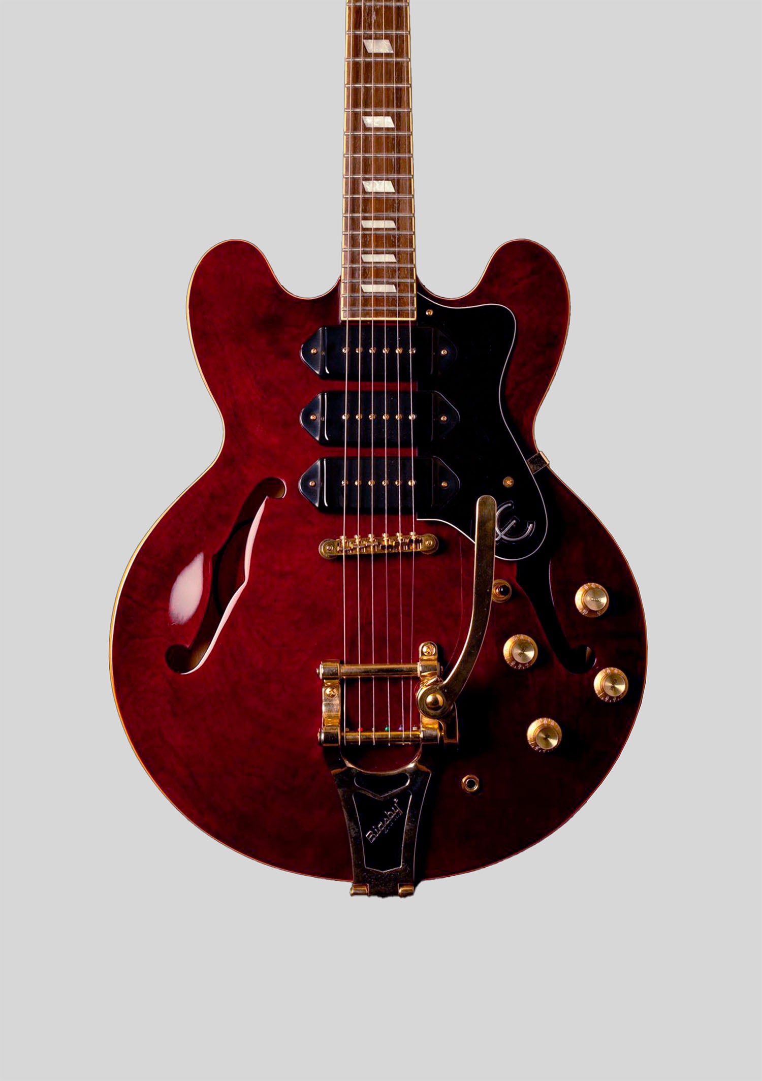 Epiphone Riviera P93 Wine Red 2011 usada semihueca con 3 pastillas