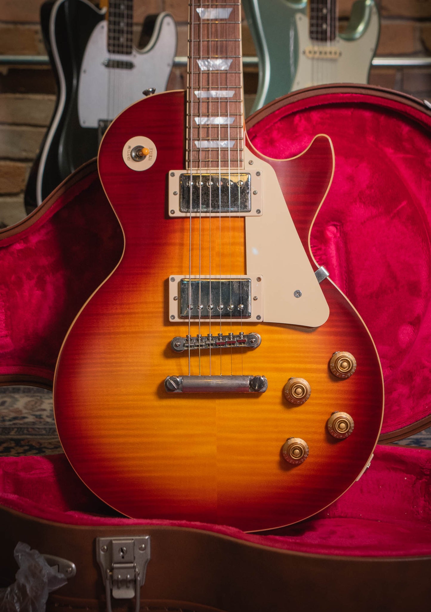 Epiphone 1959 Standard Inspired by Gibson Les Paul Deep Cherry Sunburst usada año 2023 (incluye hardcase) - Guitarra eléctrica