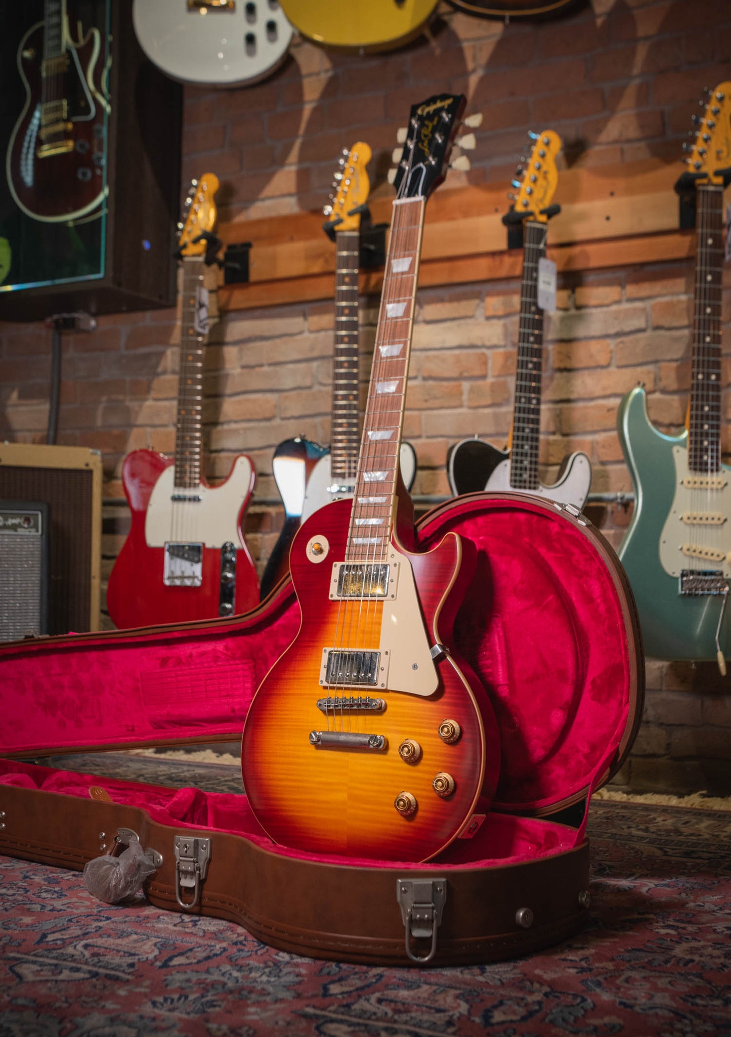 Epiphone 1959 Standard Inspired by Gibson Les Paul Deep Cherry Sunburst usada año 2023 (incluye hardcase) - Guitarra eléctrica