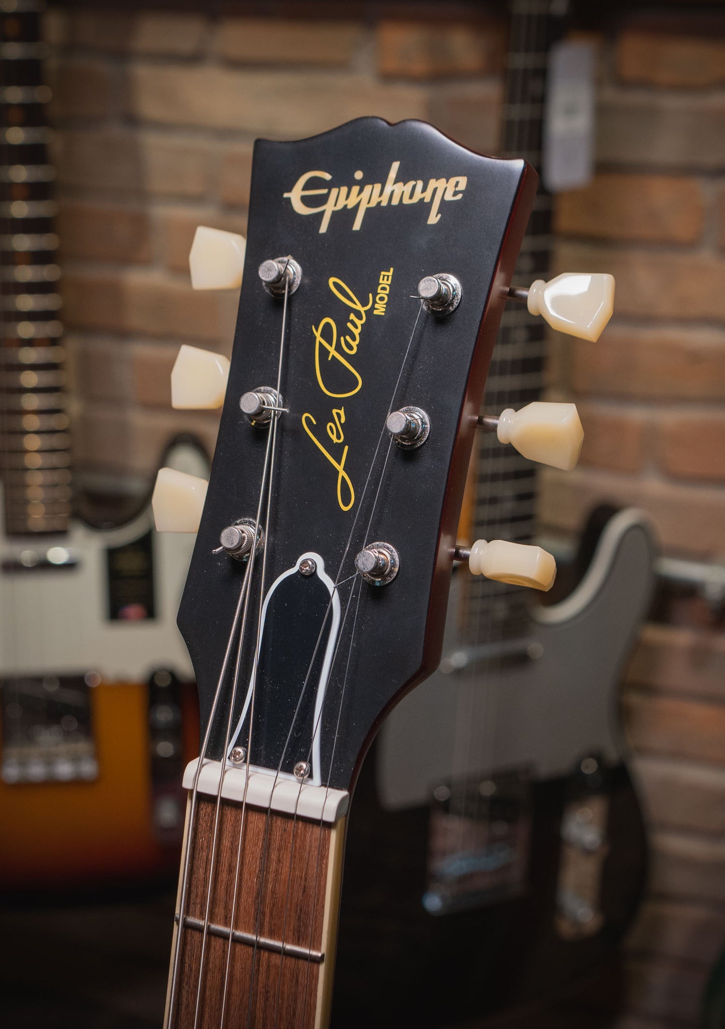 Epiphone 1959 Standard Inspired by Gibson Les Paul Deep Cherry Sunburst usada año 2023 (incluye hardcase) - Guitarra eléctrica