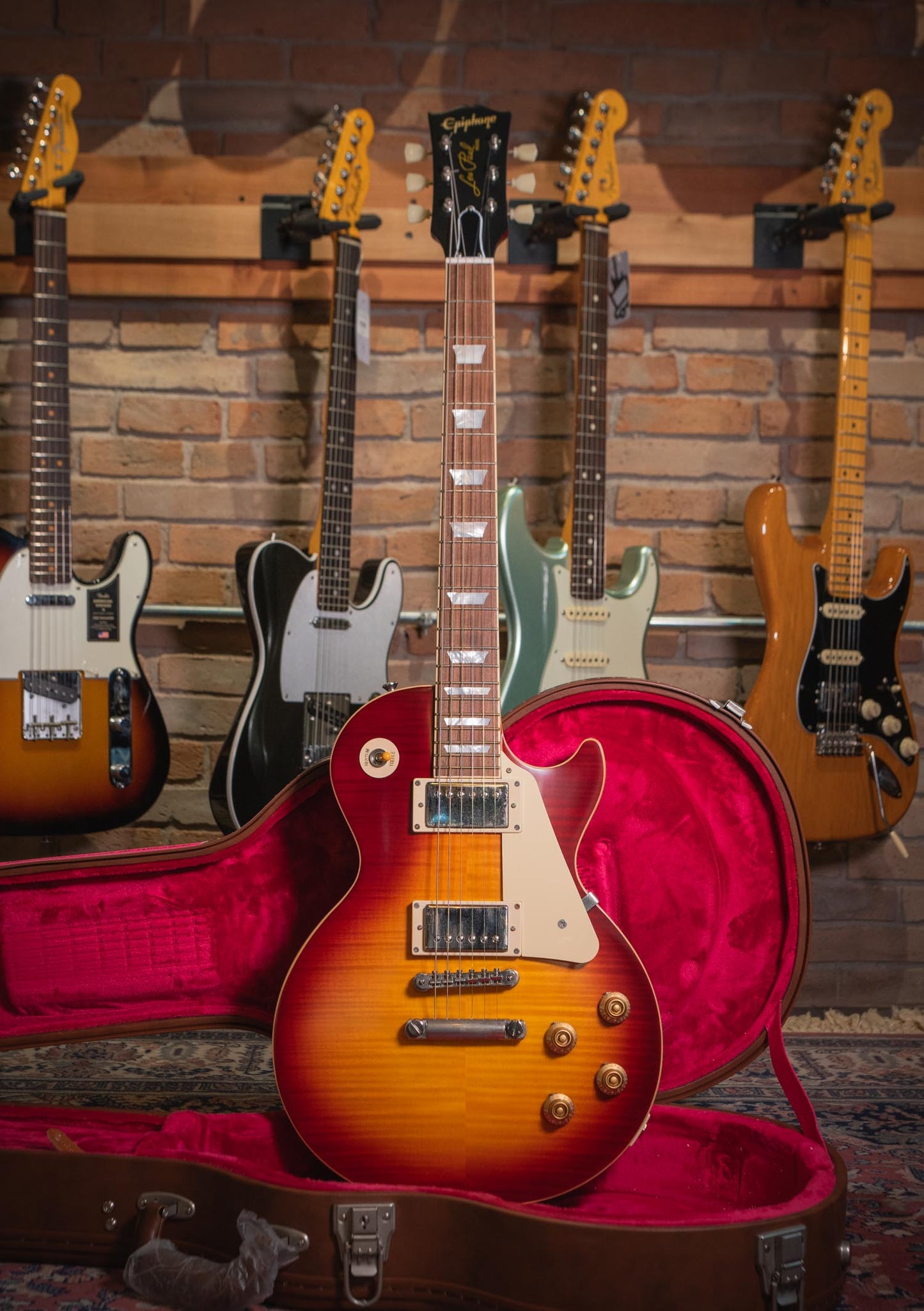 Epiphone 1959 Standard Inspired by Gibson Les Paul Deep Cherry Sunburst usada año 2023 (incluye hardcase) - Guitarra eléctrica