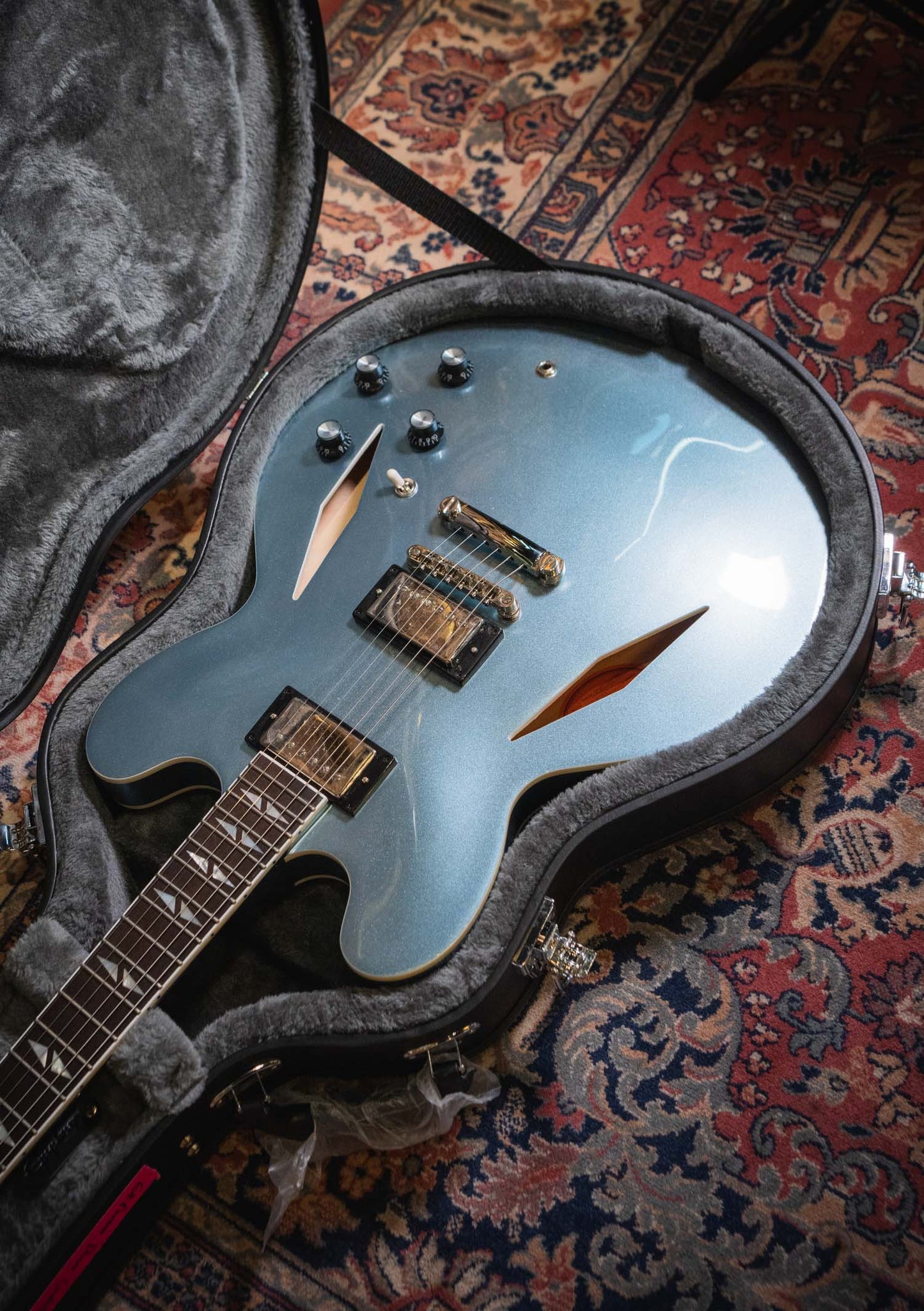 Epiphone DG-335 Dave Grohl Pelham Blue semi nueva año 2023 (incluye hardcase) - Guitarra eléctrica