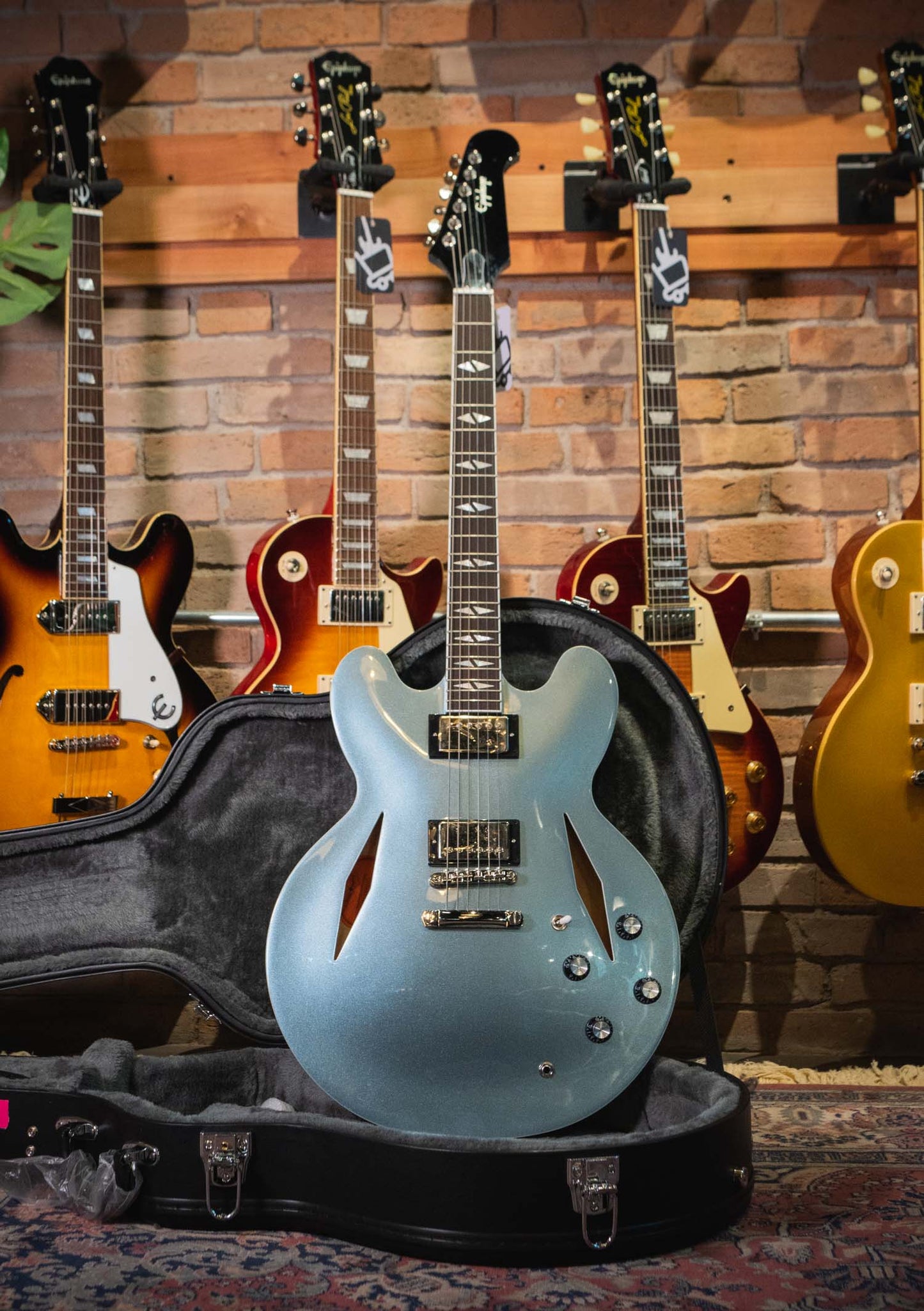 Epiphone DG-335 Dave Grohl Pelham Blue semi nueva año 2023 (incluye hardcase) - Guitarra eléctrica