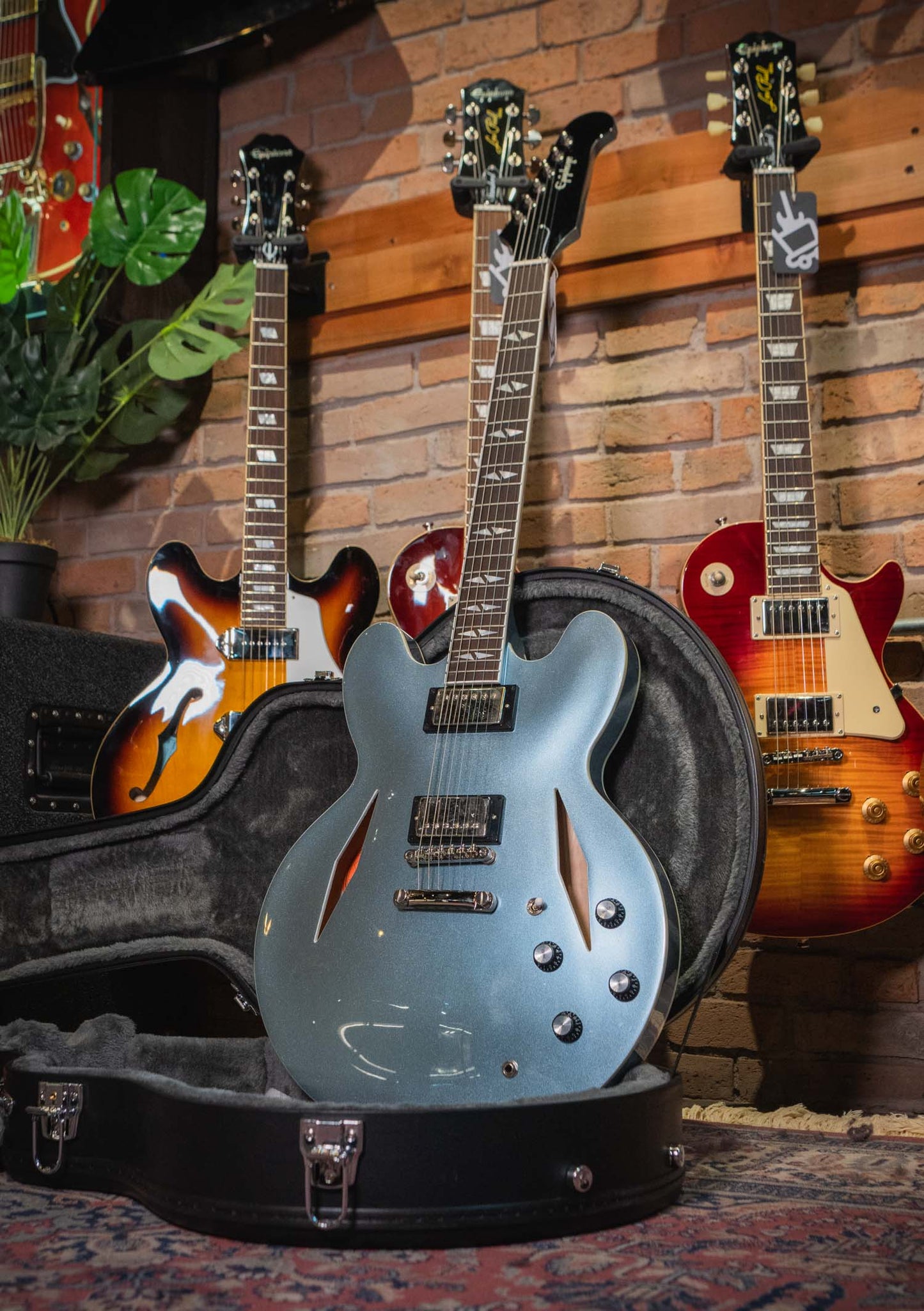 Epiphone DG-335 Dave Grohl Pelham Blue semi nueva año 2023 (incluye hardcase) - Guitarra eléctrica