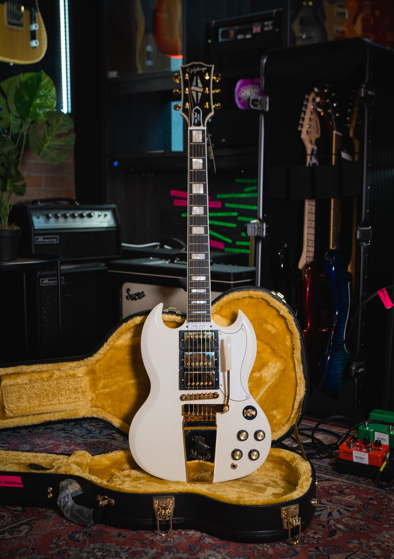 Epiphone 1963 SG Custom Maestro Vibrola Classic White - Guitarra