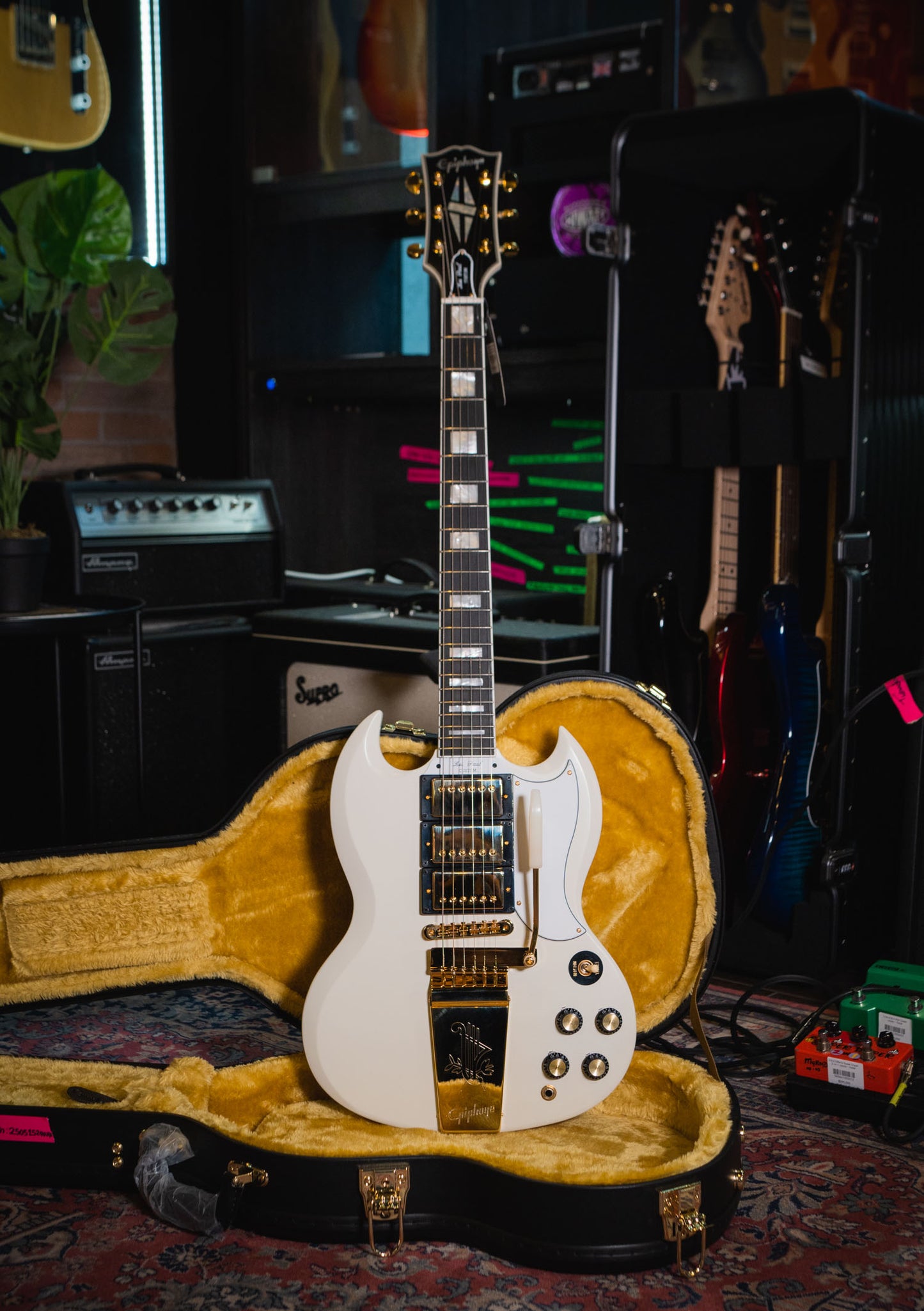 Epiphone 1963 SG Custom Maestro Vibrola Classic White - Guitarra eléctrica