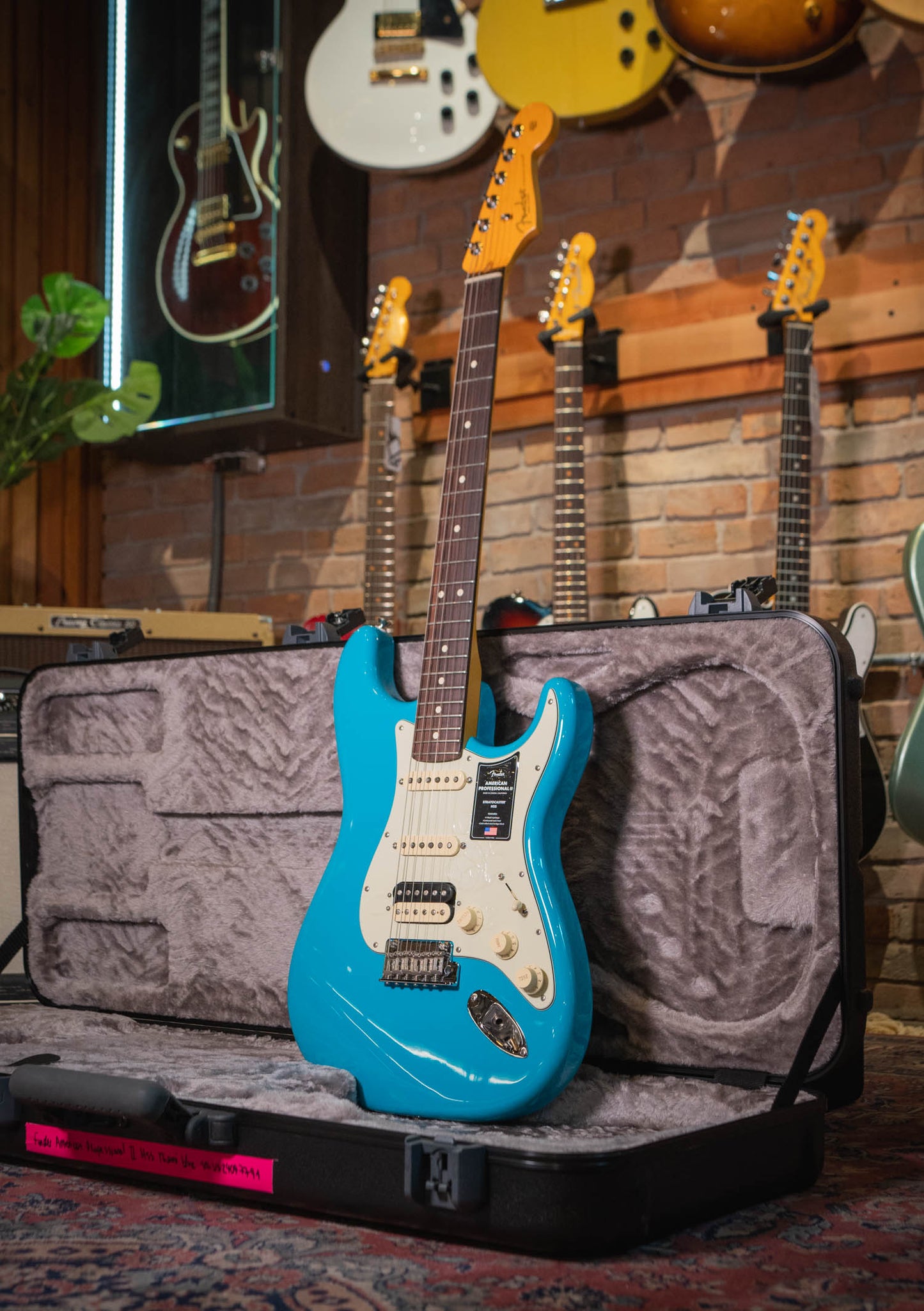 Fender American Professional II Stratocaster® HSS Miami Blue Nueva año 2025 (incluye hardcase) - Guitarra eléctrica