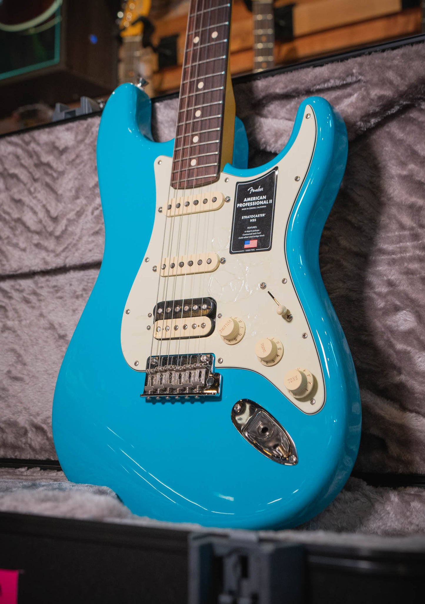Fender American Professional II Stratocaster® HSS Miami Blue Nueva año 2025 (incluye hardcase) - Guitarra eléctrica