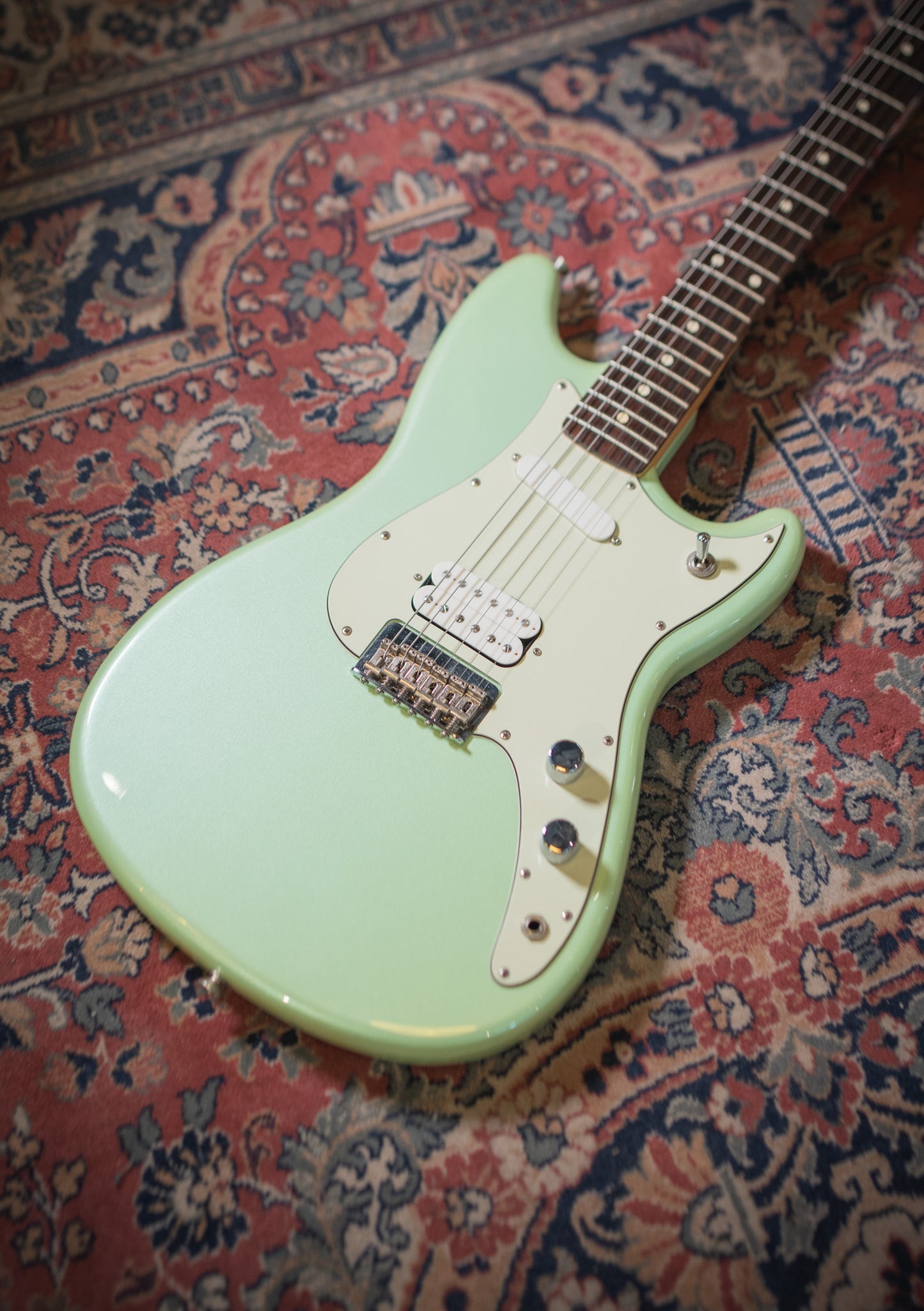 Fender Player Duo-Sonic HS Surf Pearl usada año 2016 (incluye hardcase) - Guitarra eléctrica