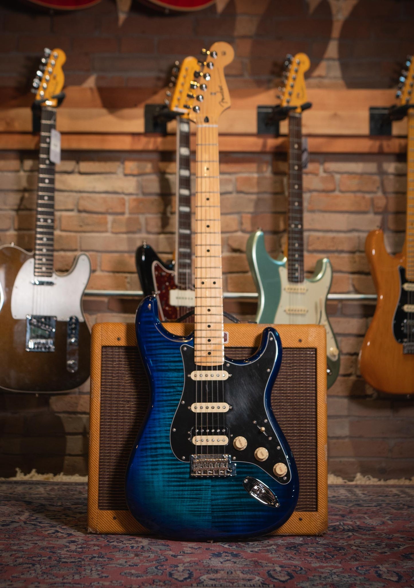 Fender Limited Edition Player Stratocaster® HSS Plus Top Blue Burst usada año 2021 (incluye funda) - Guitarra eléctrica