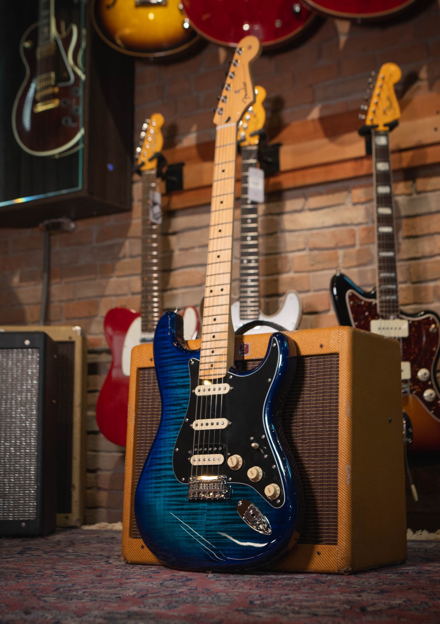 Fender Limited Edition Player Stratocaster® HSS Plus Top Blue Burst usada año 2021 (incluye funda) - Guitarra eléctrica