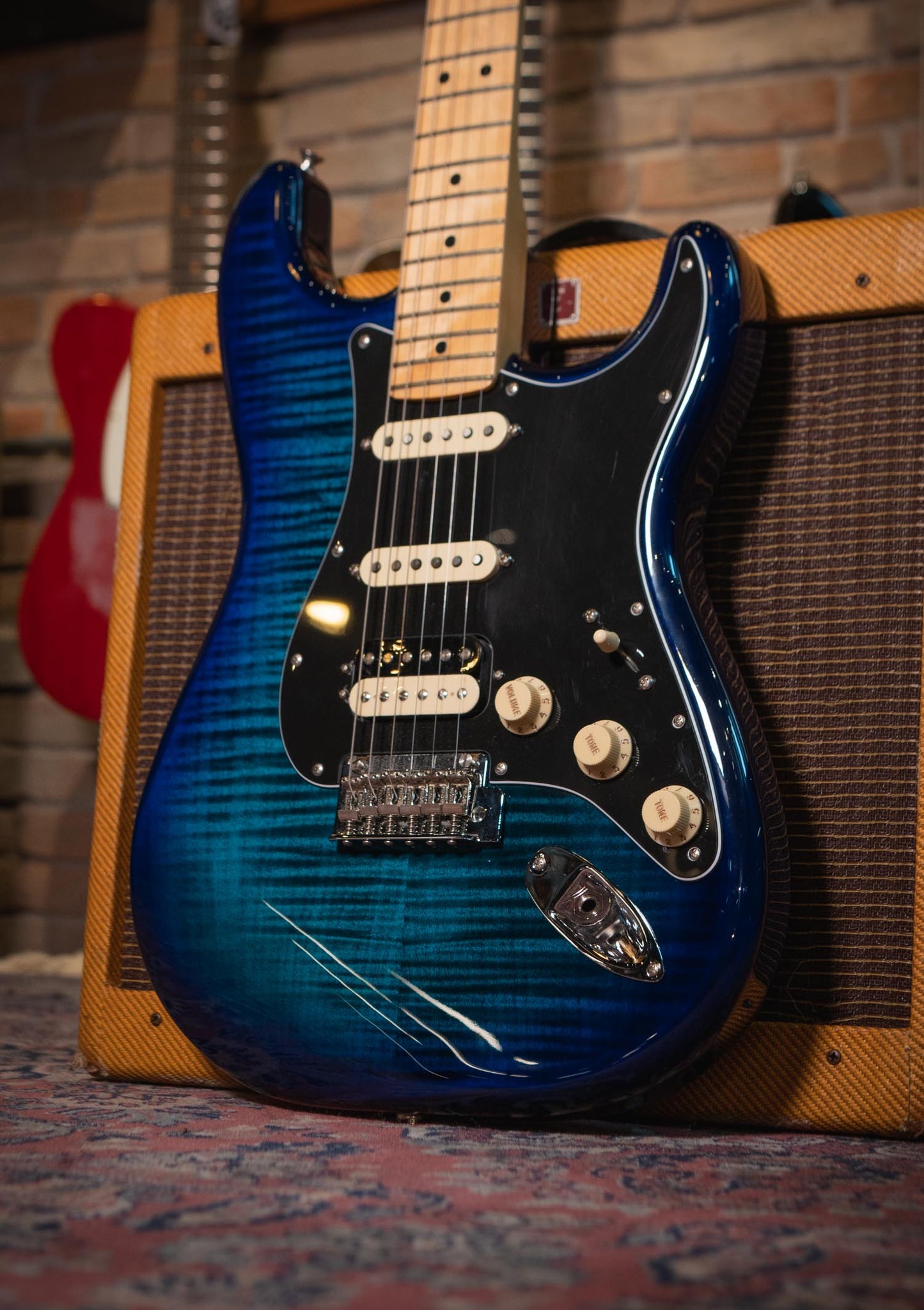 Fender Limited Edition Player Stratocaster® HSS Plus Top Blue Burst usada año 2021 (incluye funda) - Guitarra eléctrica