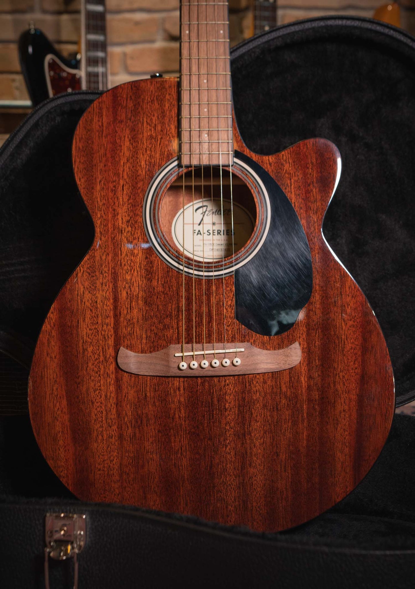 Fender FA-135CE Concert V2 AMWN SERIES Mahogany usada (incluye hardcase) - Guitarra electroacústica