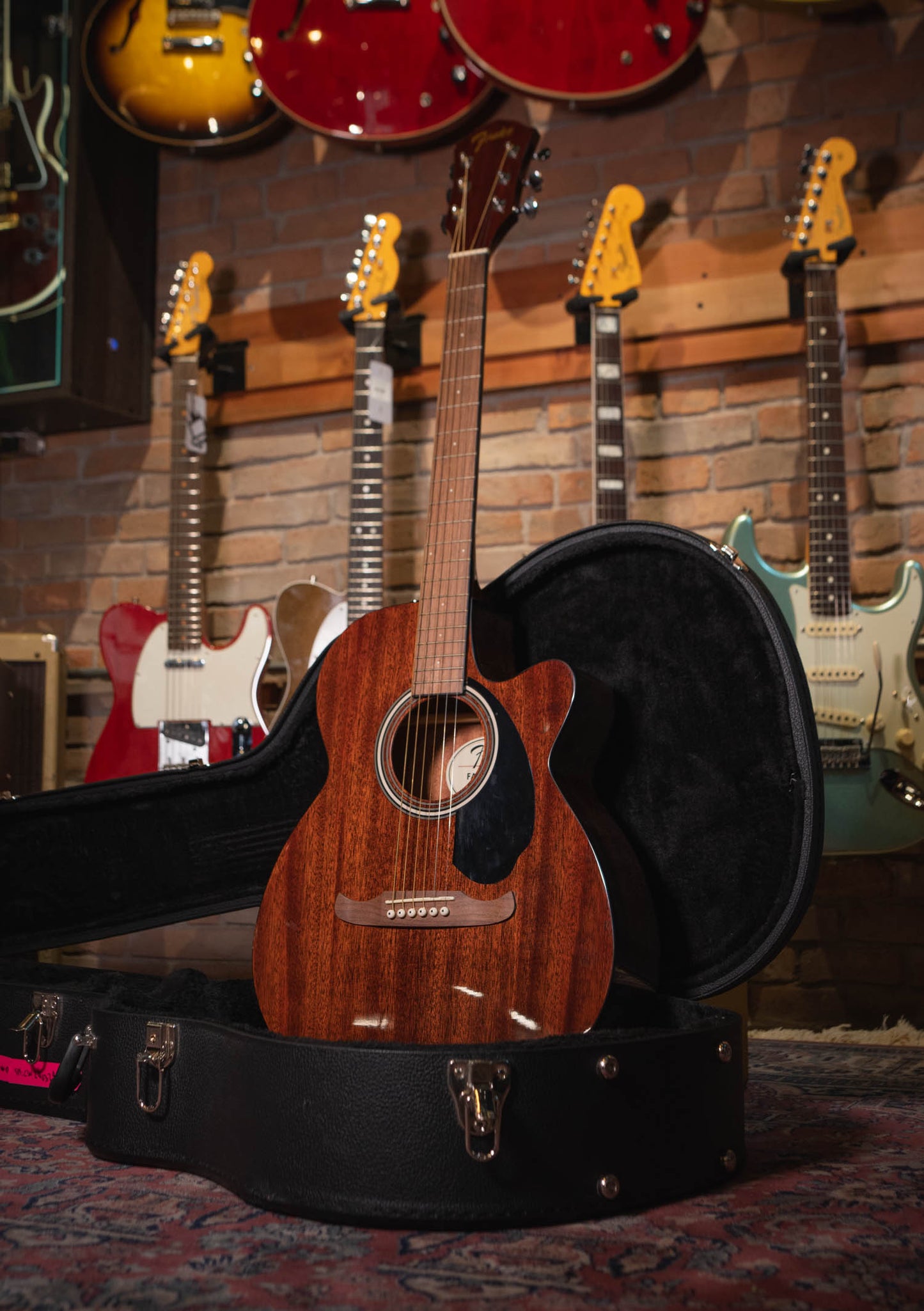 Fender FA-135CE Concert V2 AMWN SERIES Mahogany usada (incluye hardcase) - Guitarra electroacústica