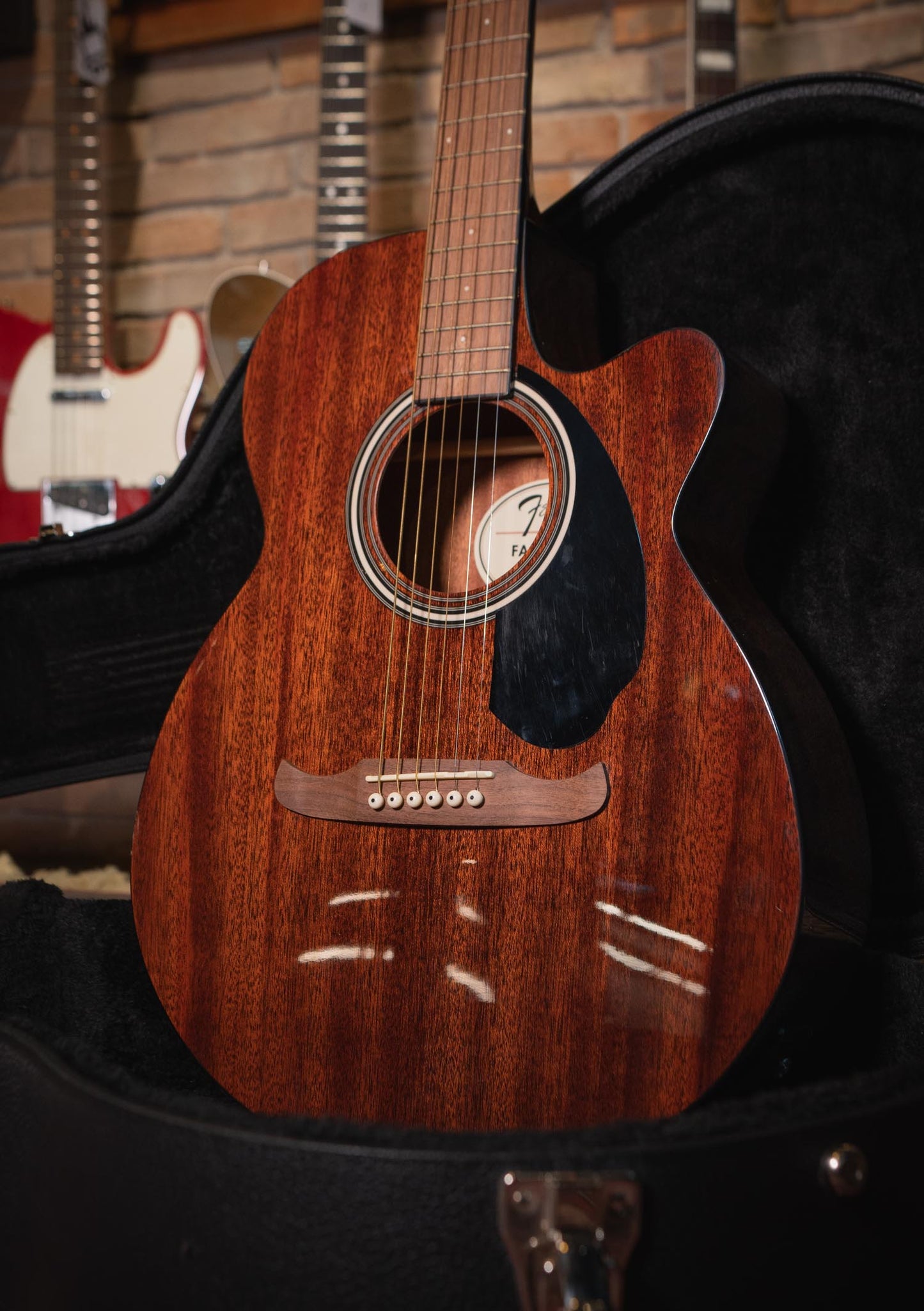 Fender FA-135CE Concert V2 AMWN SERIES Mahogany usada (incluye hardcase) - Guitarra electroacústica