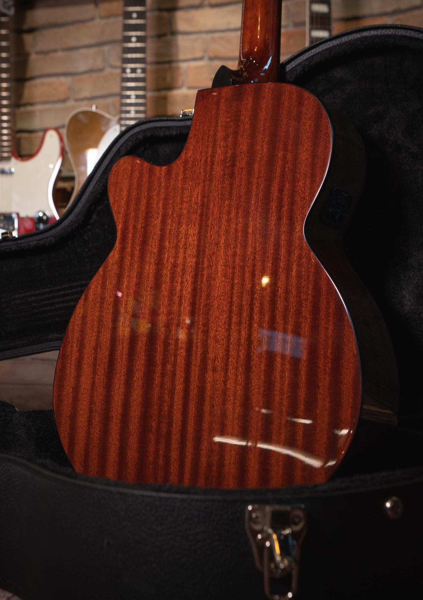 Fender FA-135CE Concert V2 AMWN SERIES Mahogany usada (incluye hardcase) - Guitarra electroacústica
