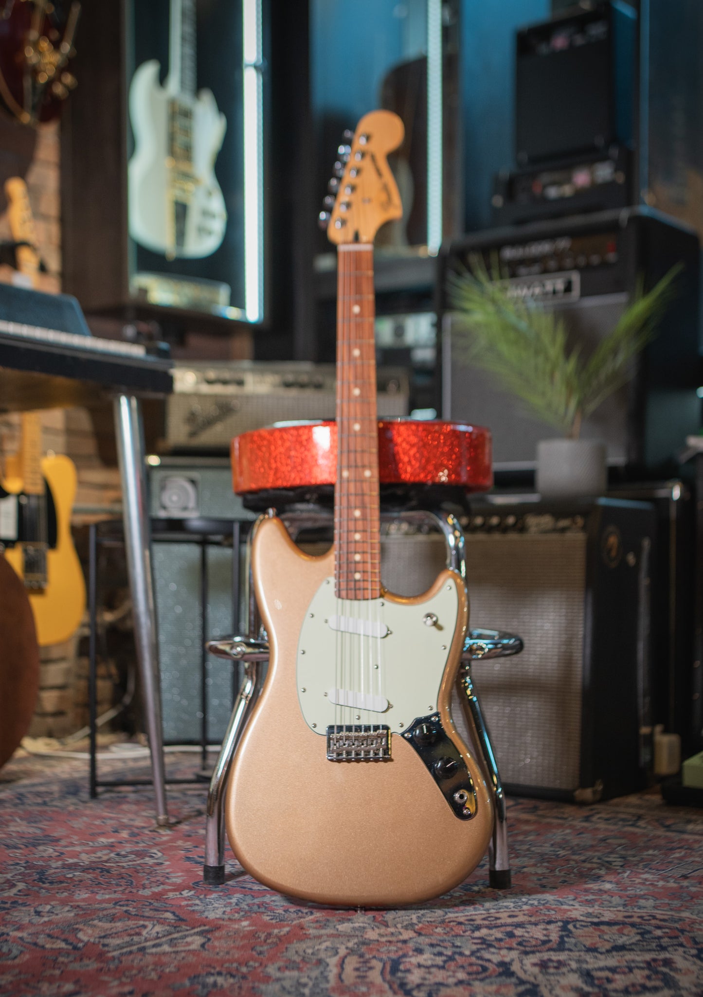 Fender Player Mustang Firemist Gold usada año 2022 (incluye funda)