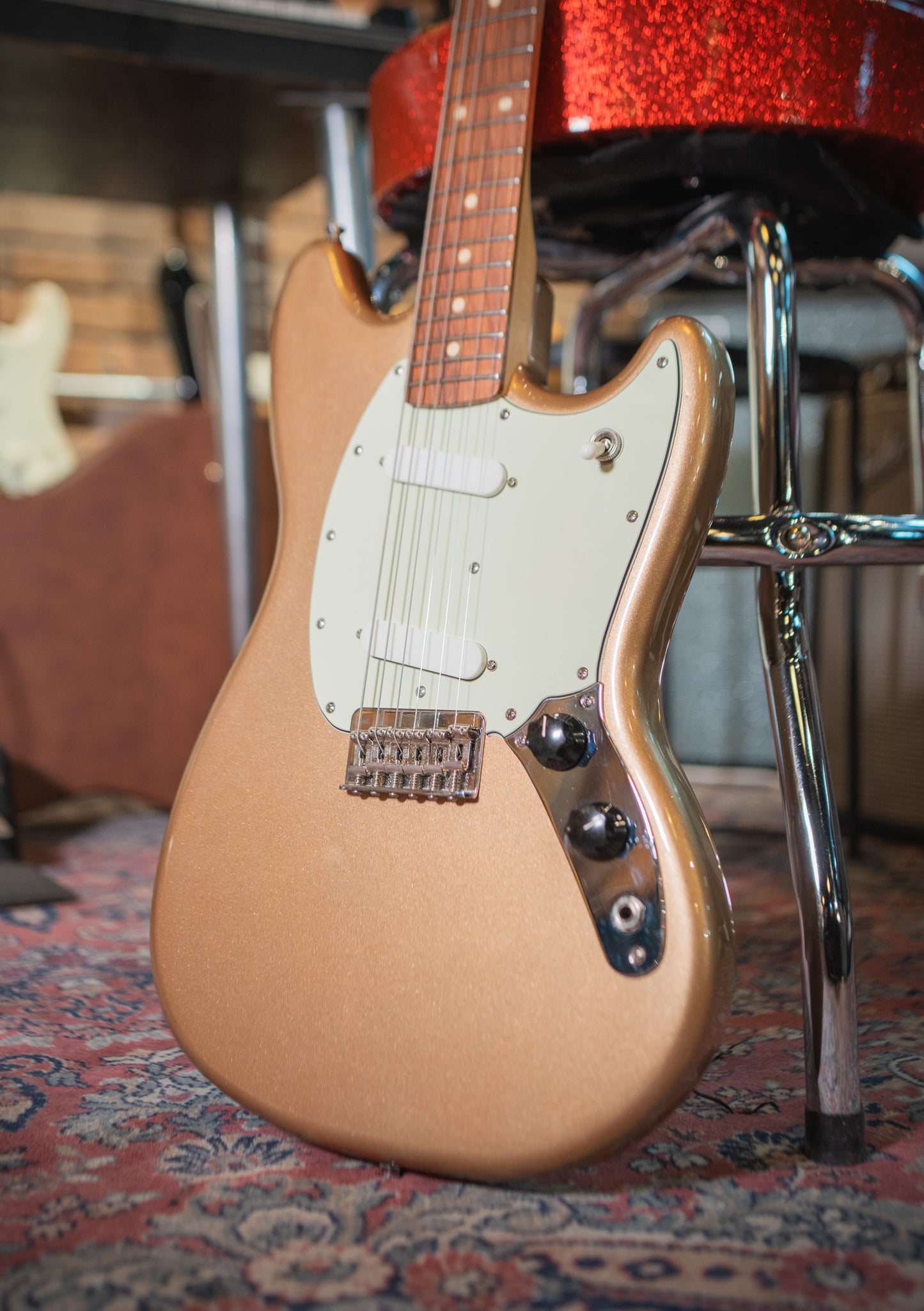 Fender Player Mustang Firemist Gold usada año 2022 (incluye funda)