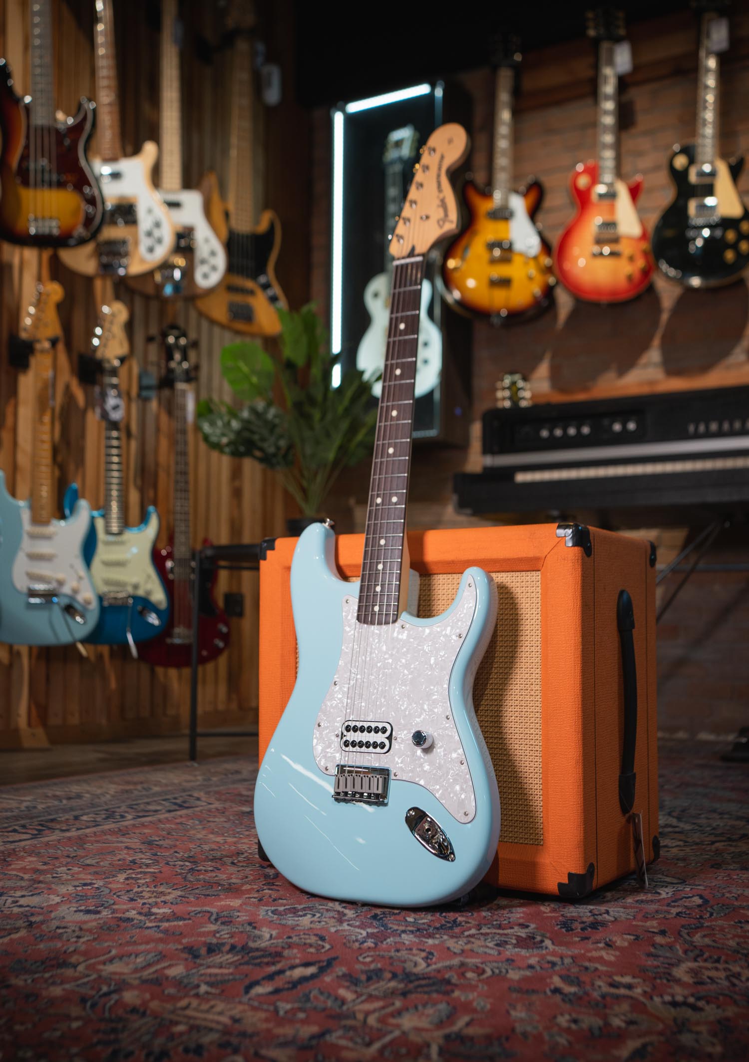 Fender Tom DeLonge Stratocaster® Daphne Blue usada año 2023