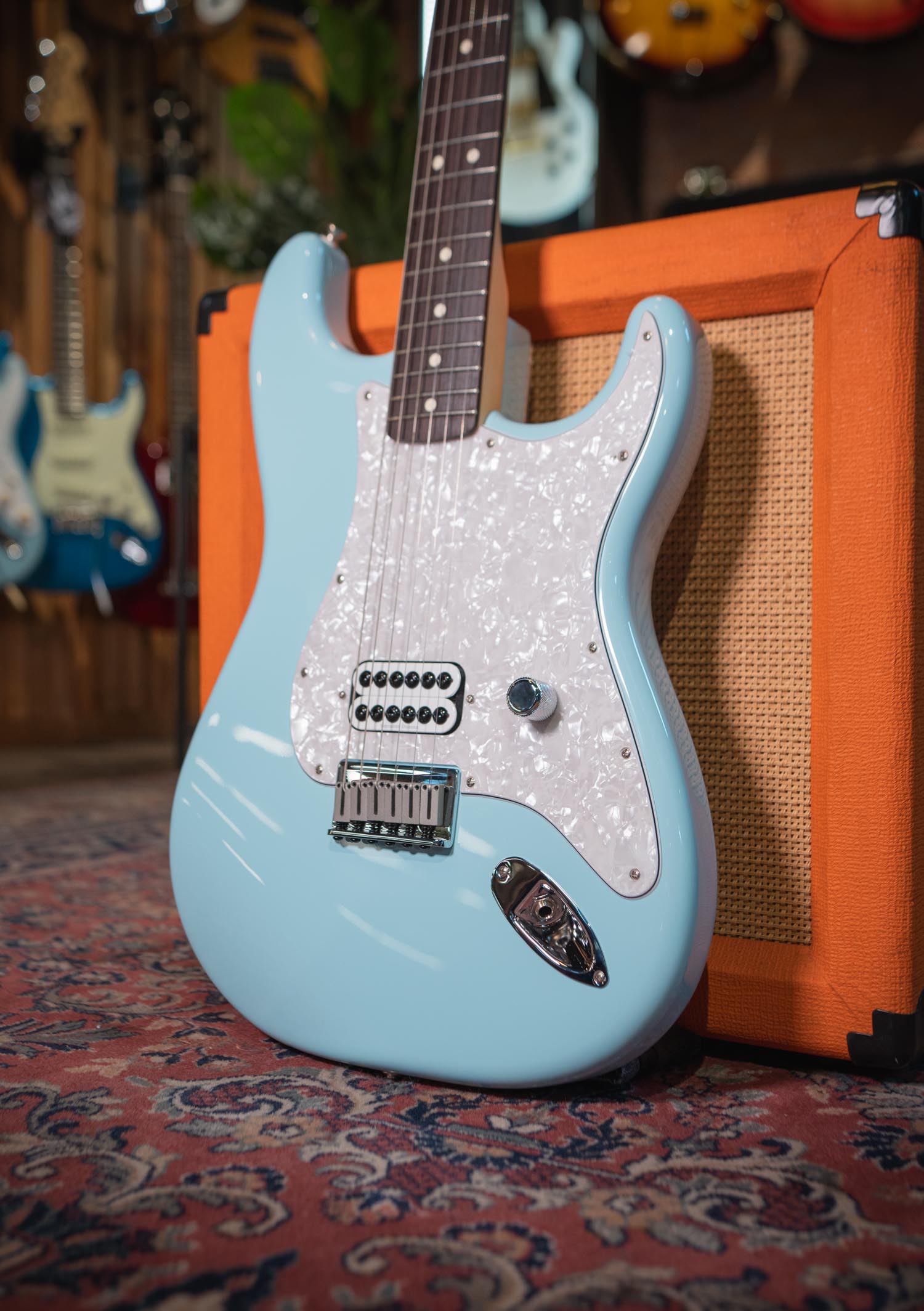Fender Tom DeLonge Stratocaster® Daphne Blue usada año 2023