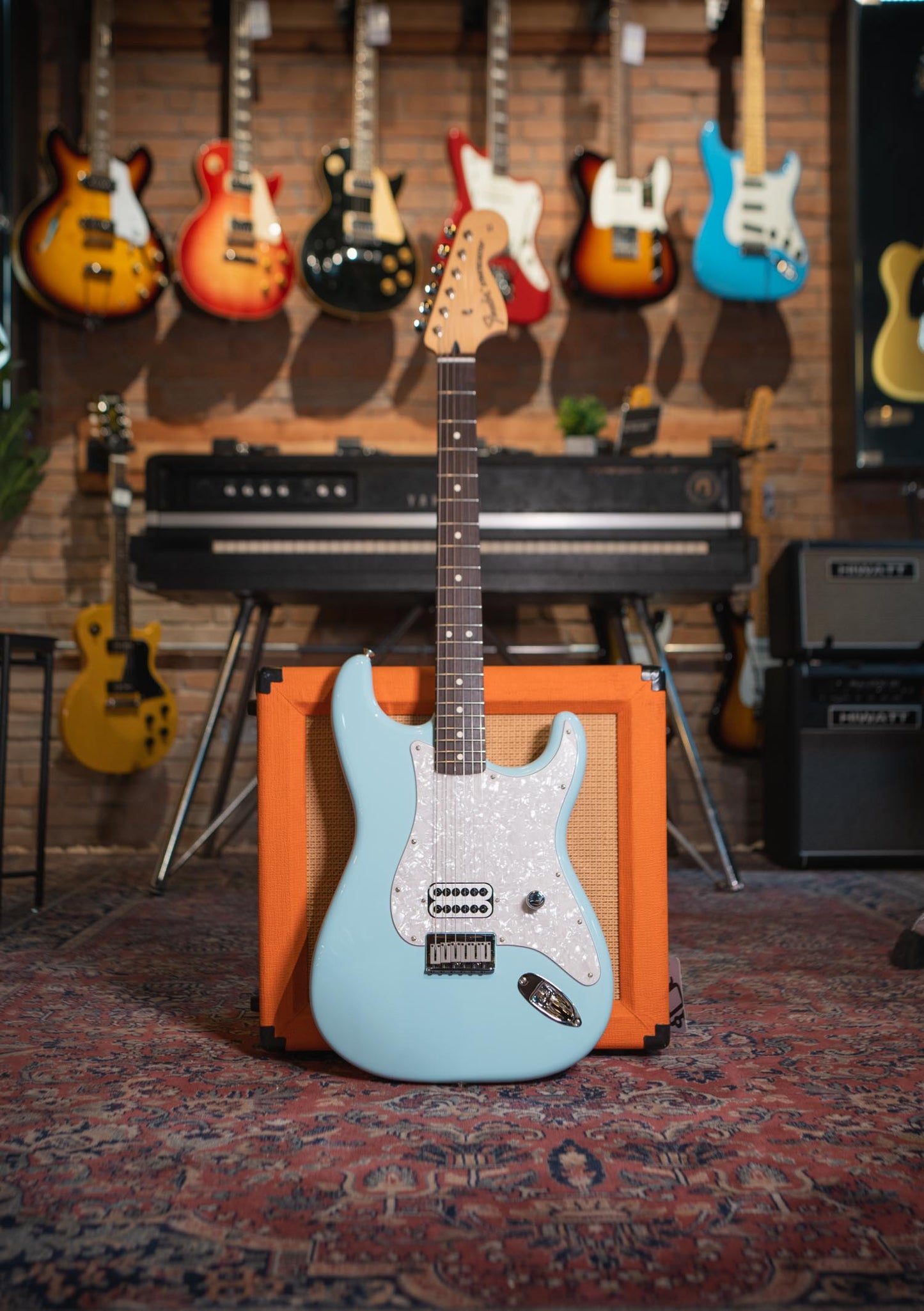 Fender Tom DeLonge Stratocaster® Daphne Blue usada año 2023 - Guitarra eléctrica