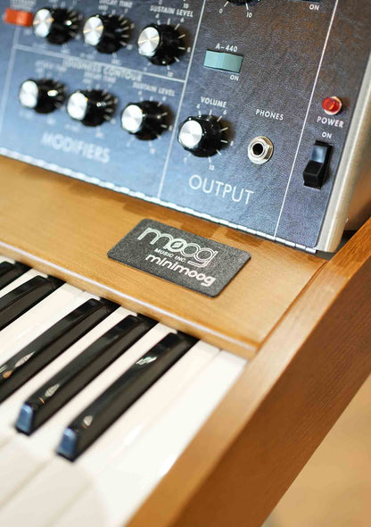 Sintetizador análogo Moog Minimoog Model D usado, año 2018