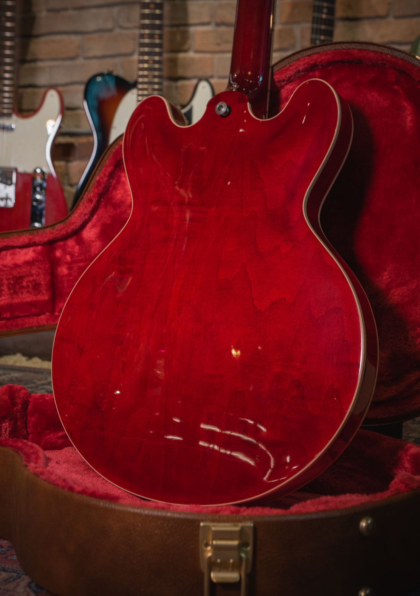 Gibson ES-335 Dot Cherry Gloss usada año 2023 (incluye hardcase) - Guitarra eléctrica