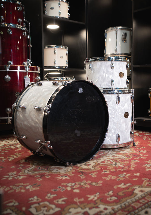 Gretsch USA Custom 13 x 16 x 20 White Satin Flame (Rewrap) usada años 70s - Batería acústica