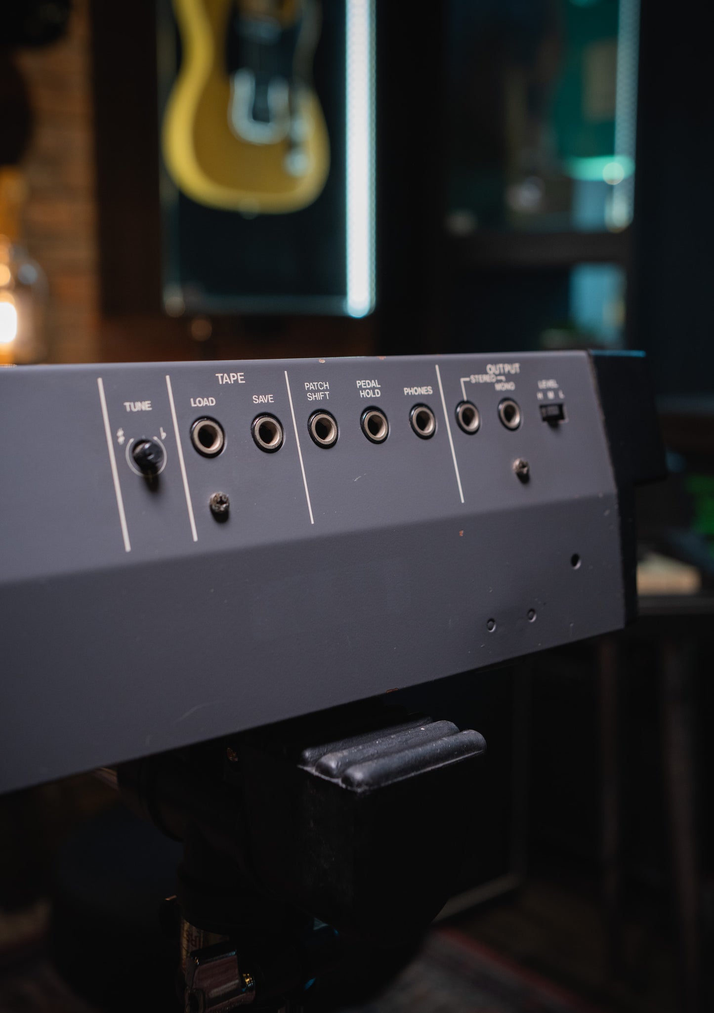 Roland Juno-106 (110v) Clásico usado (incluye funda) -Sintetizador