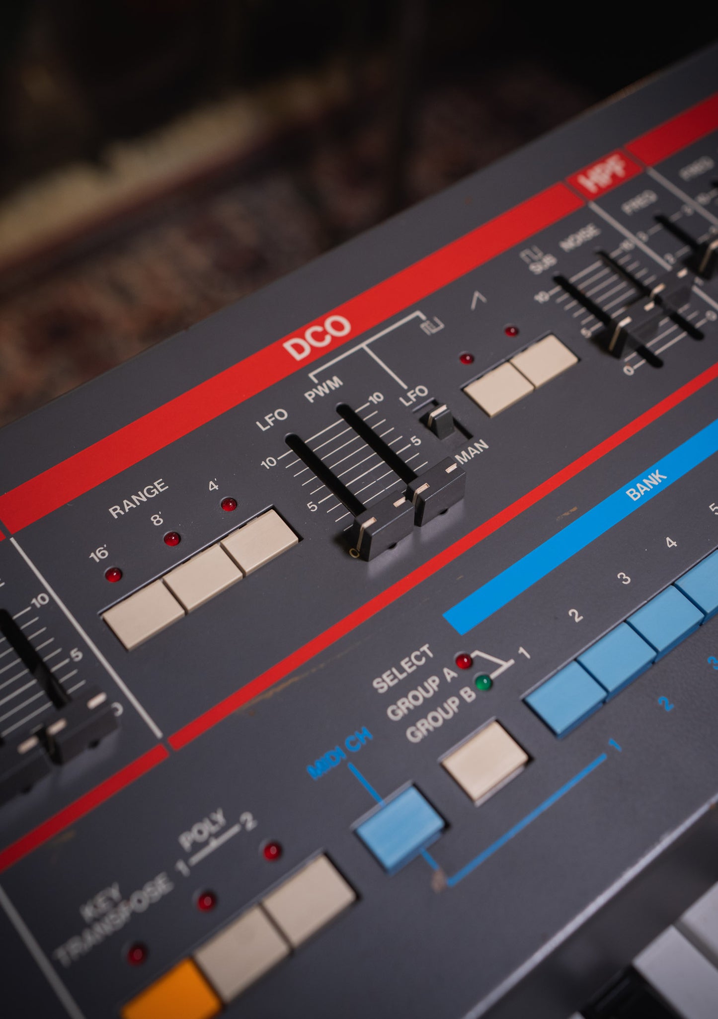 Roland Juno-106 (110v) Clásico usado (incluye funda) -Sintetizador